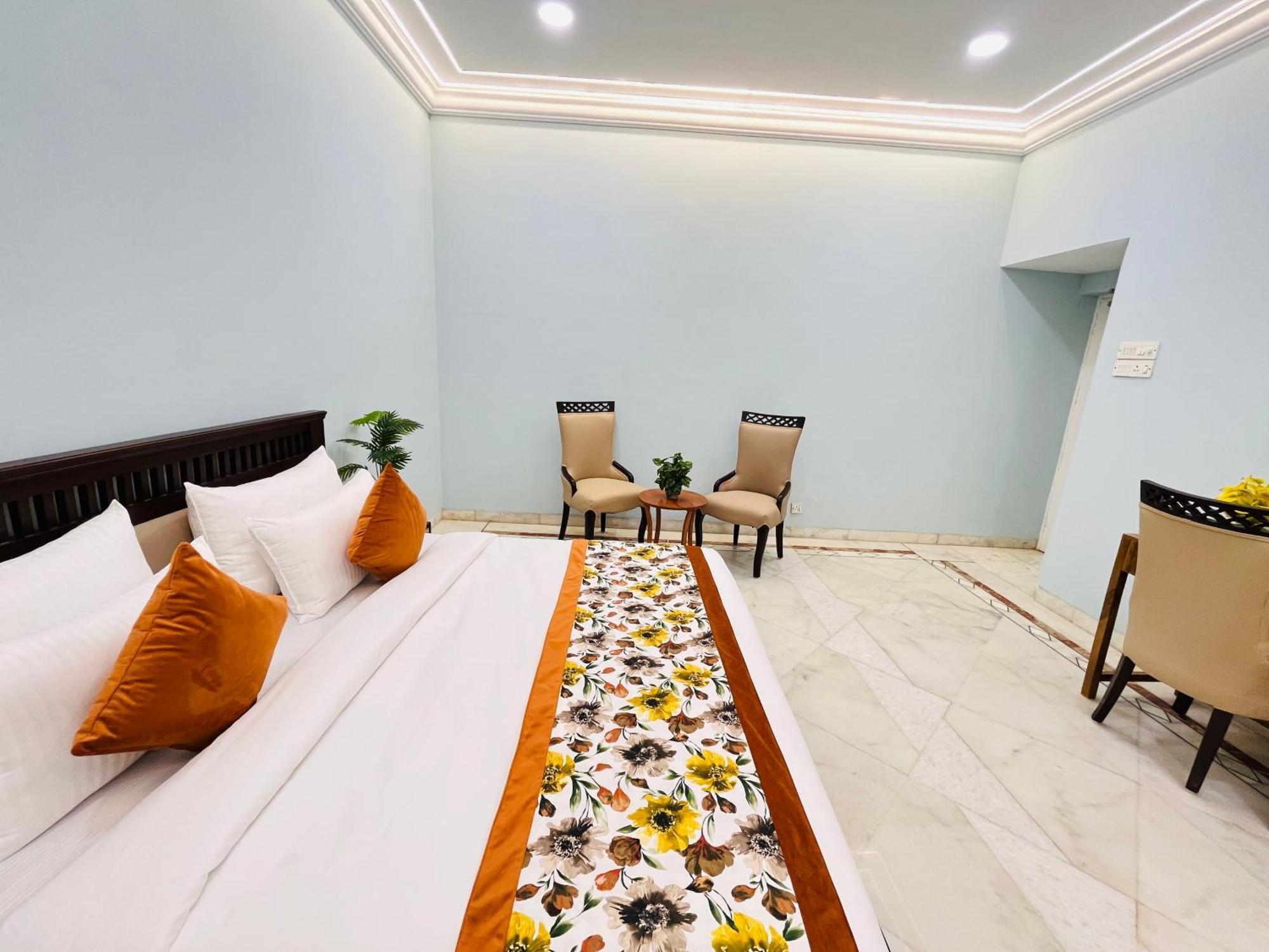 Gulmohar Residency, Hauz Khas New Delhi, Couple Friendly Hotel 3*