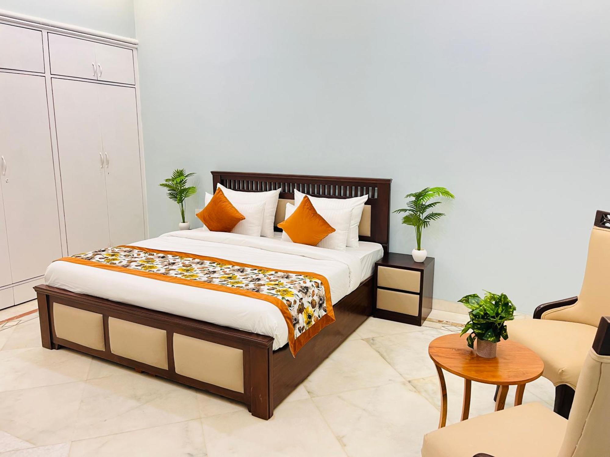 Gulmohar Residency, Hauz Khas New Delhi, Couple Friendly Hotel