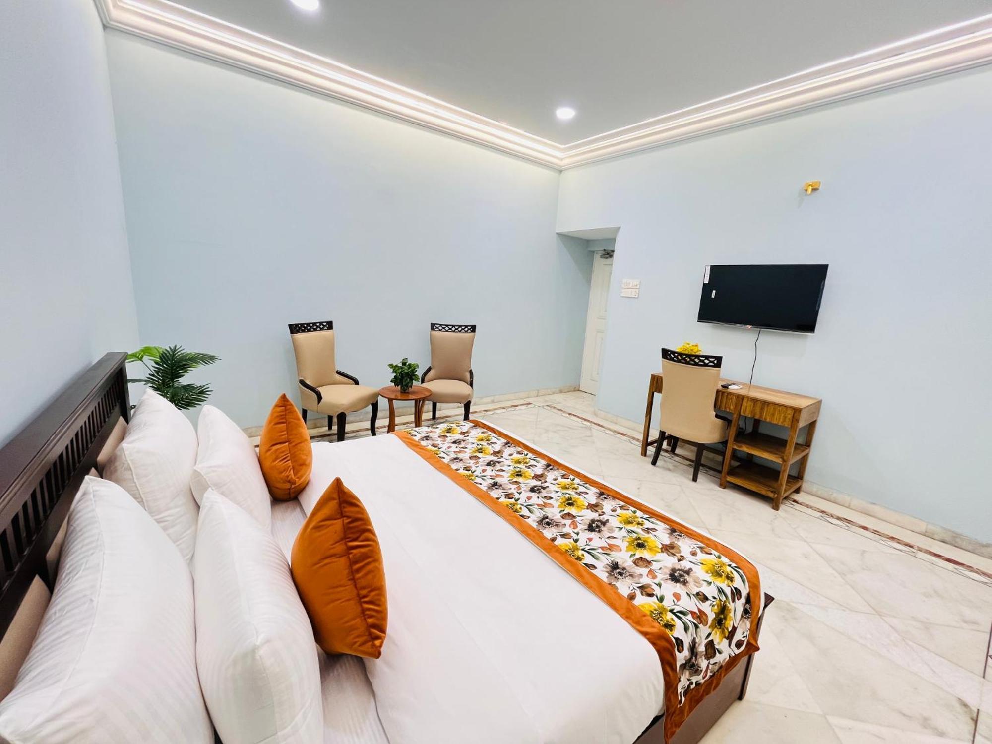 Hotel Gulmohar Residency, Hauz Khas New Delhi, Couple Friendly 3*