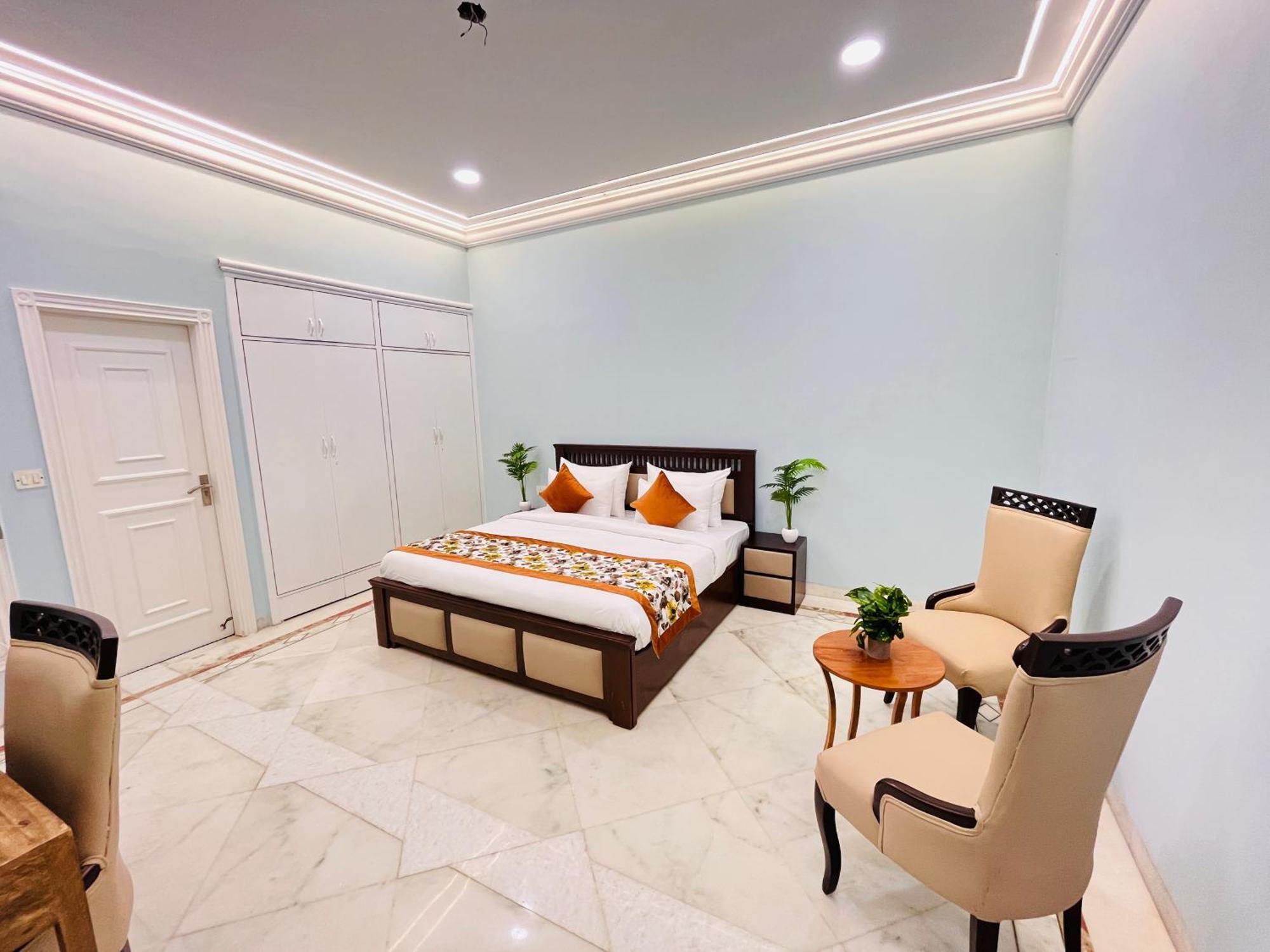 Gulmohar Residency, Hauz Khas New Delhi, Couple Friendly Hotel New Delhi