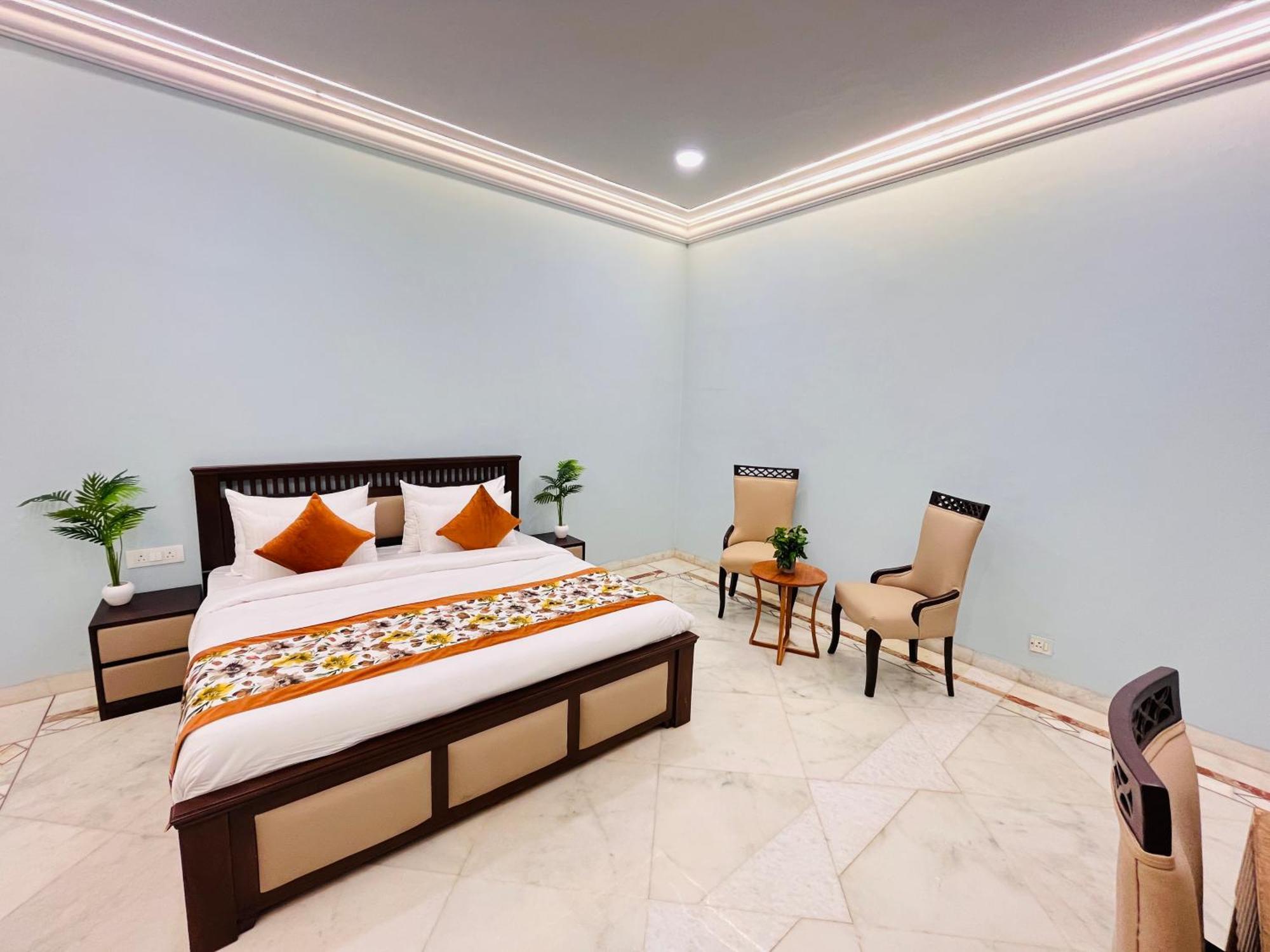 Gulmohar Residency, Hauz Khas New Delhi, Couple Friendly