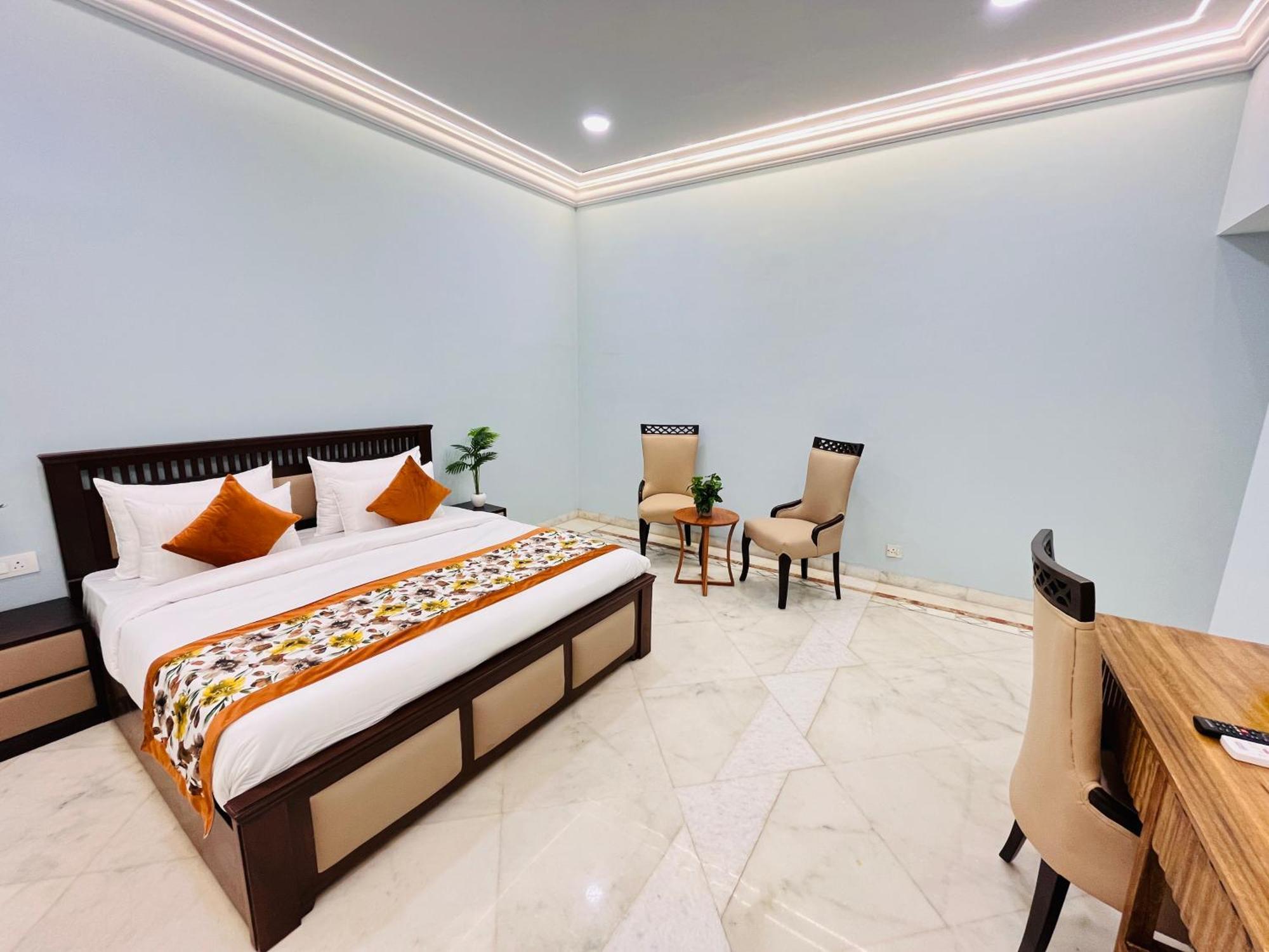 Gulmohar Residency, Hauz Khas New Delhi, Couple Friendly Hotel