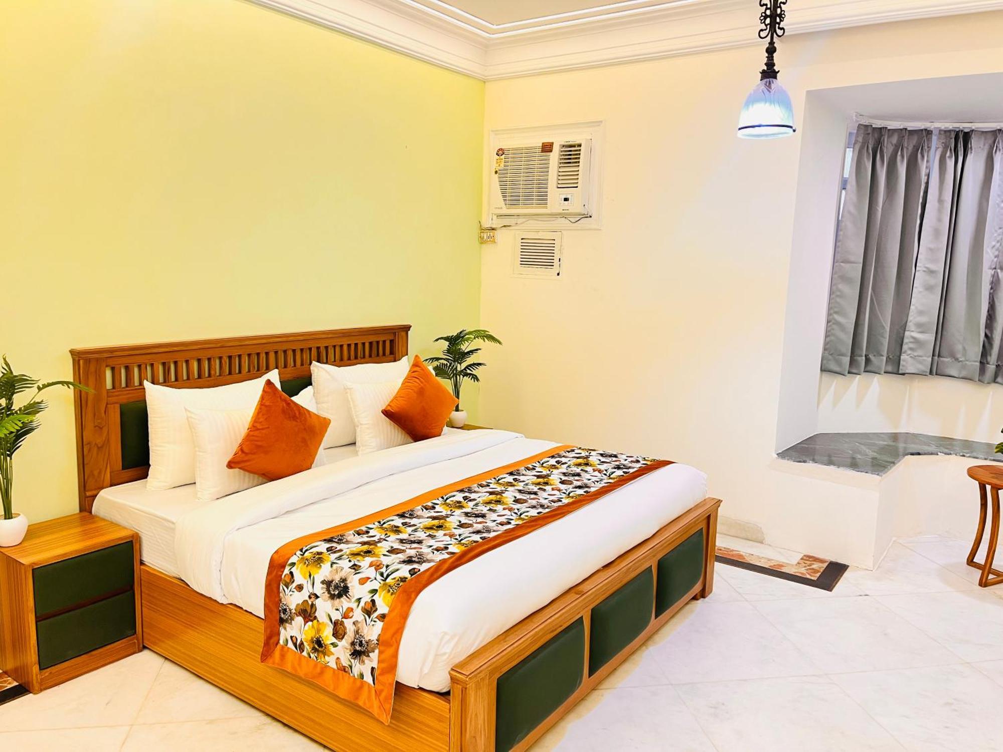 Hotel Gulmohar Residency, Hauz Khas New Delhi, Couple Friendly
