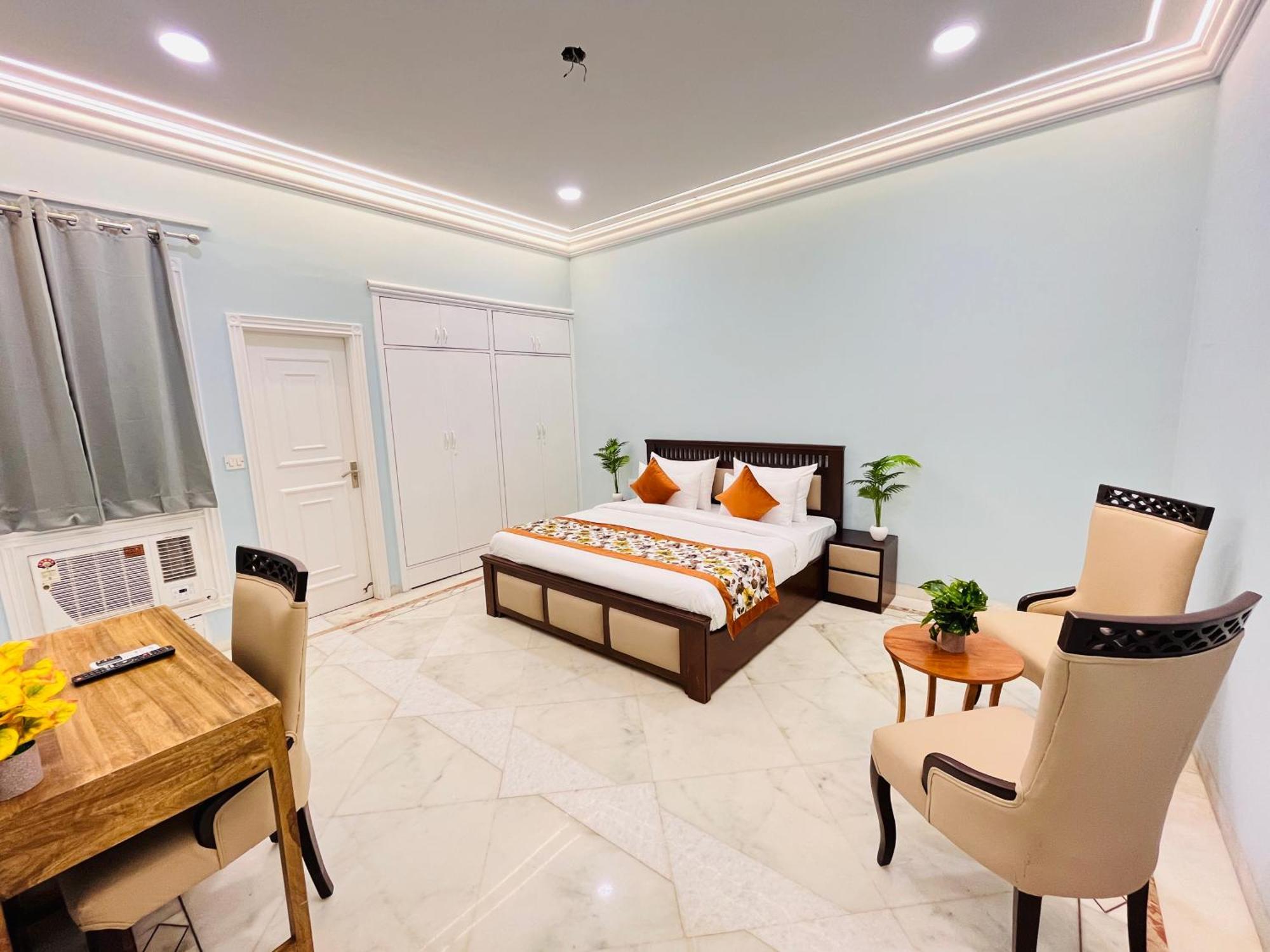 Gulmohar Residency, Hauz Khas New Delhi, Couple Friendly