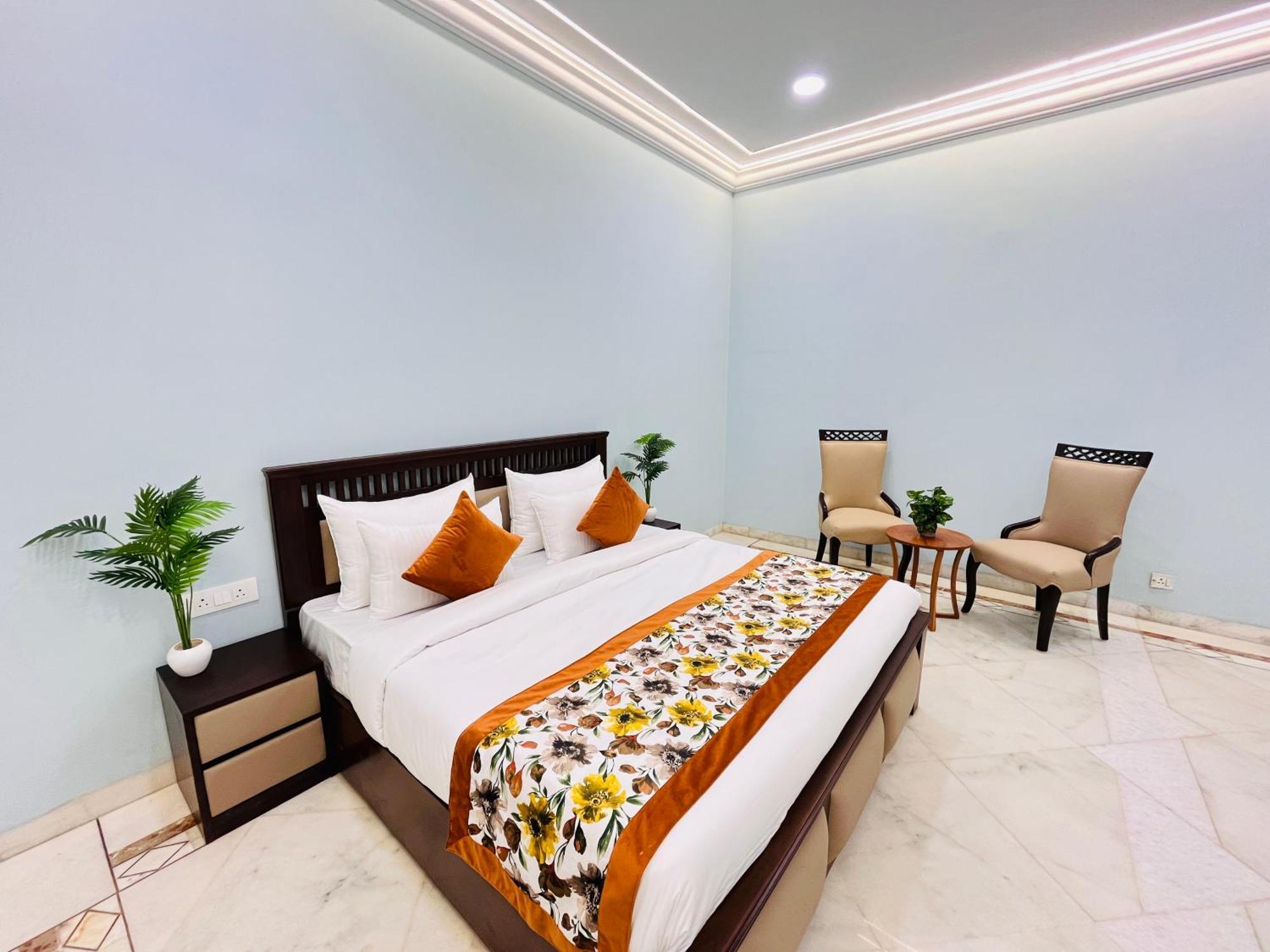 Gulmohar Residency, Hauz Khas New Delhi, Couple Friendly 3*