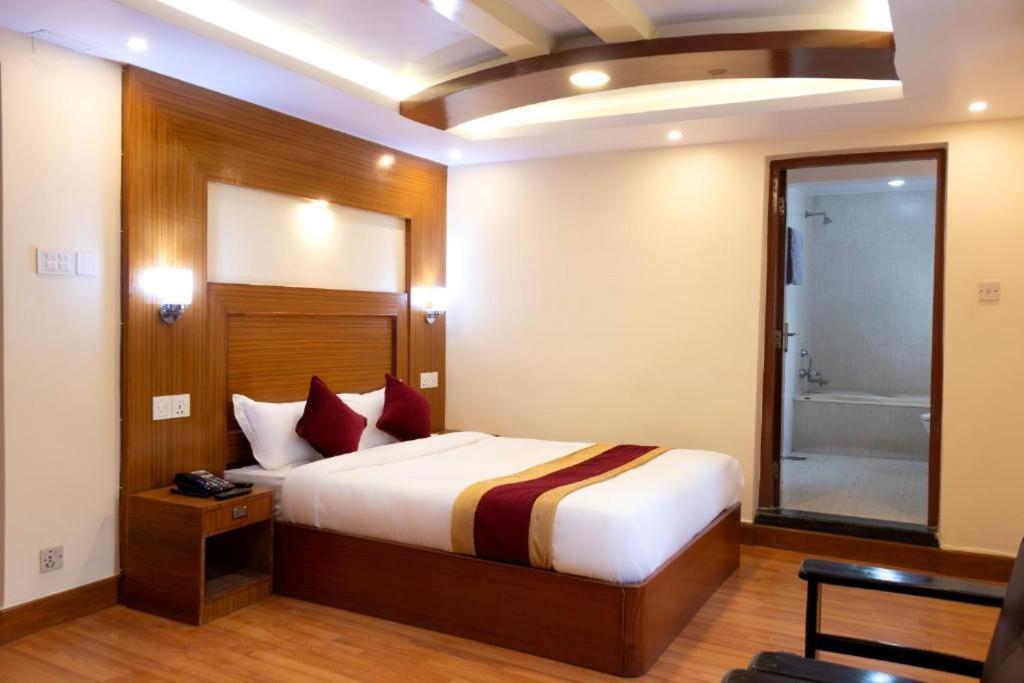 Plaza International Near Delhi Airport 4*