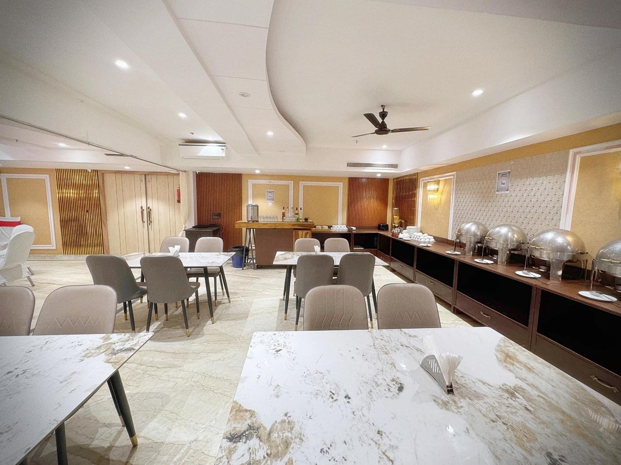 Hotel The Orion Express - East Of Kailash Nova Deli