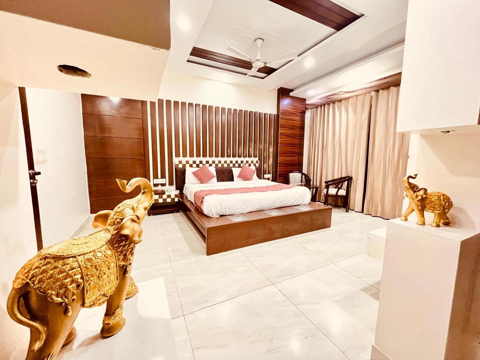 South - Park Near Hauz Khas South Delhi 3*