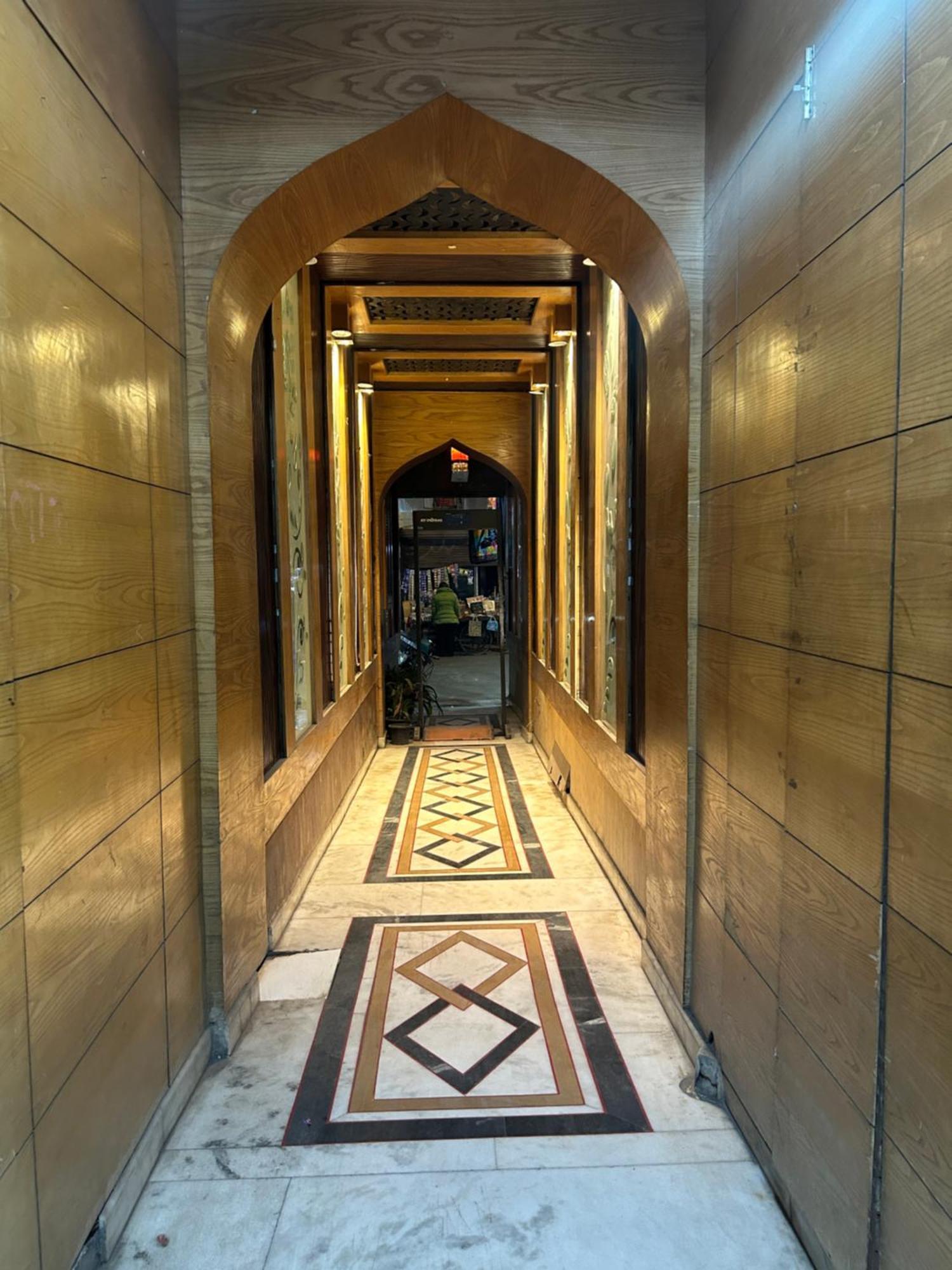 Hotel Shree Guru At New Delhi Railway Station *