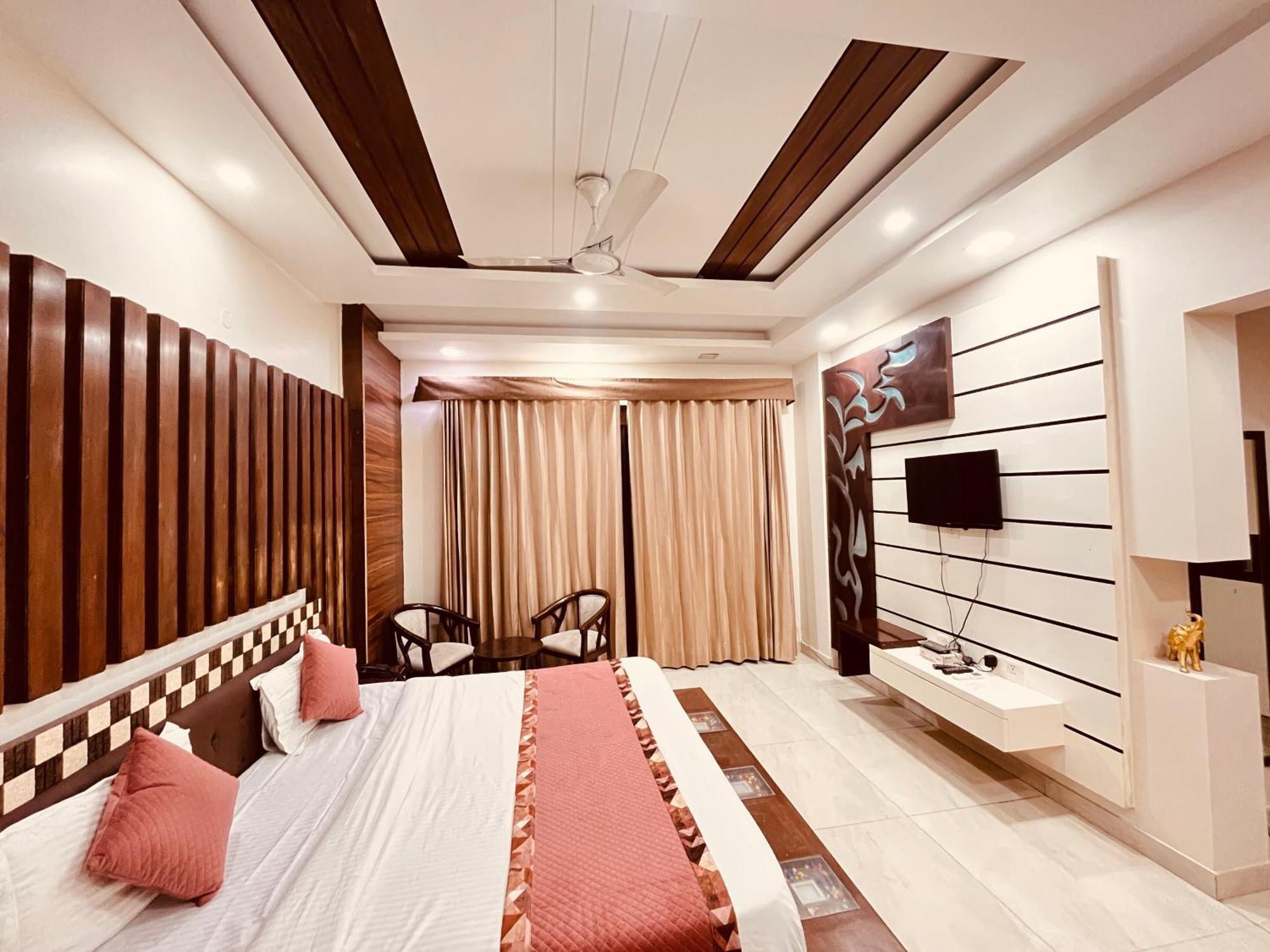 Hotel South - Park Near Hauz Khas South Delhi 3*