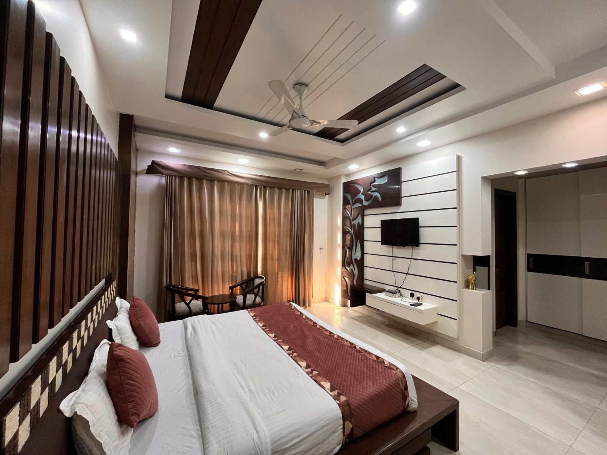South - Park Near Hauz Khas South Delhi Hotel 3*