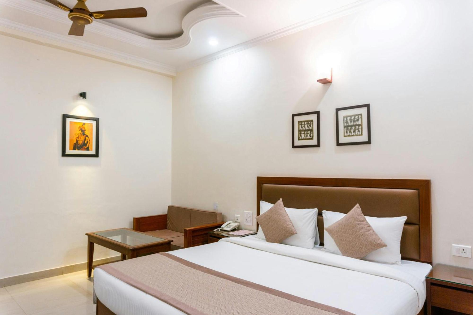 Guest house Ambs Plaza A Family Near Igi Airport Delhi *