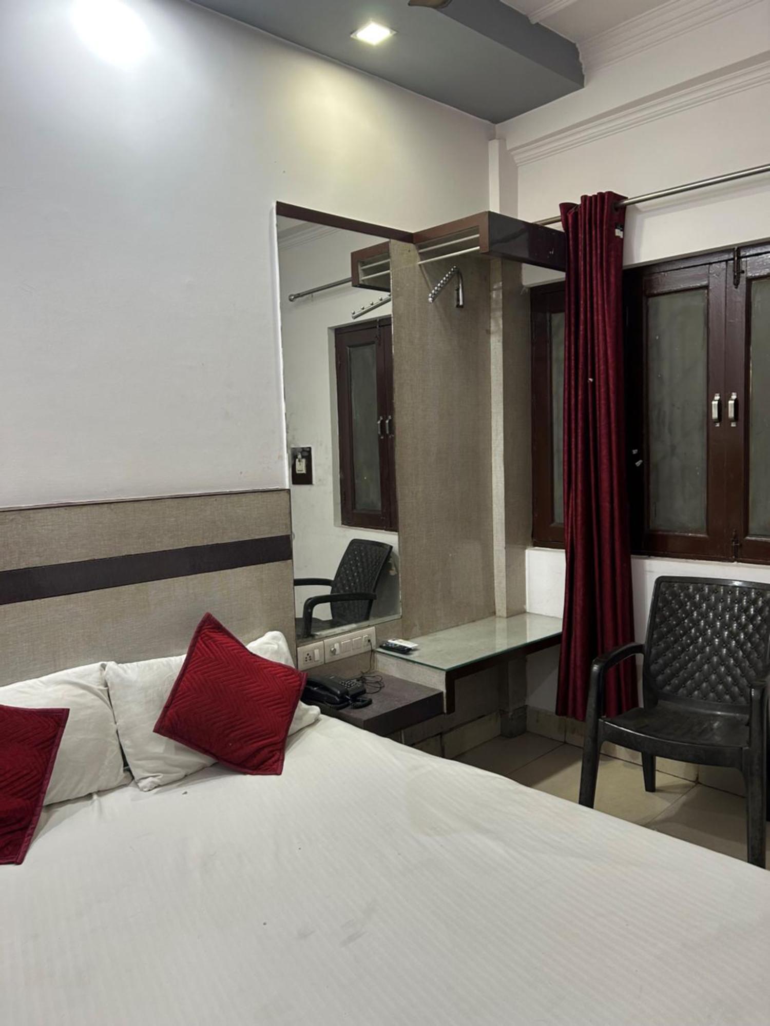 Guest house Hotel Shree Guru At New Delhi Railway Station *