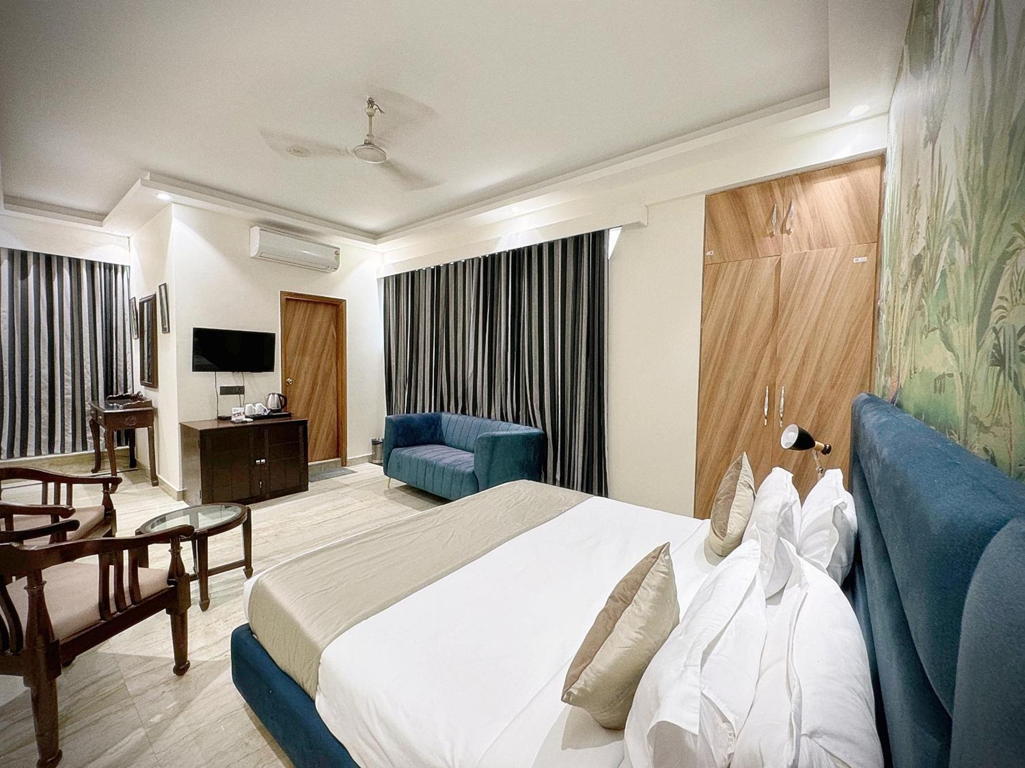 The Orion Express - East Of Kailash Hotel 3*