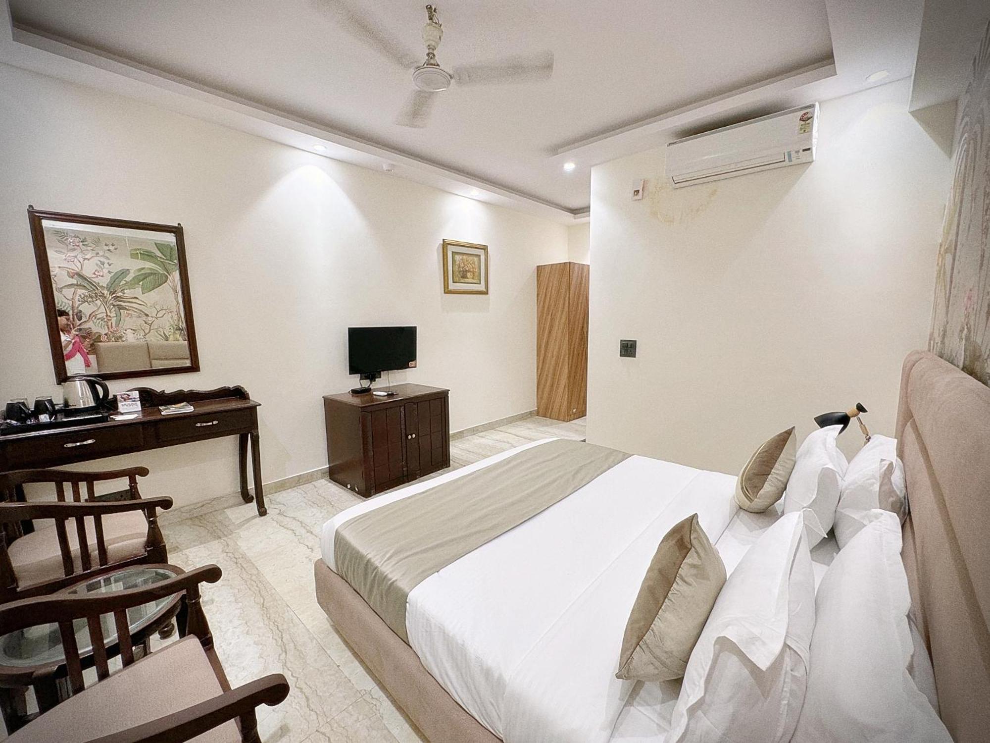 The Orion Express - East Of Kailash Hotel 3*