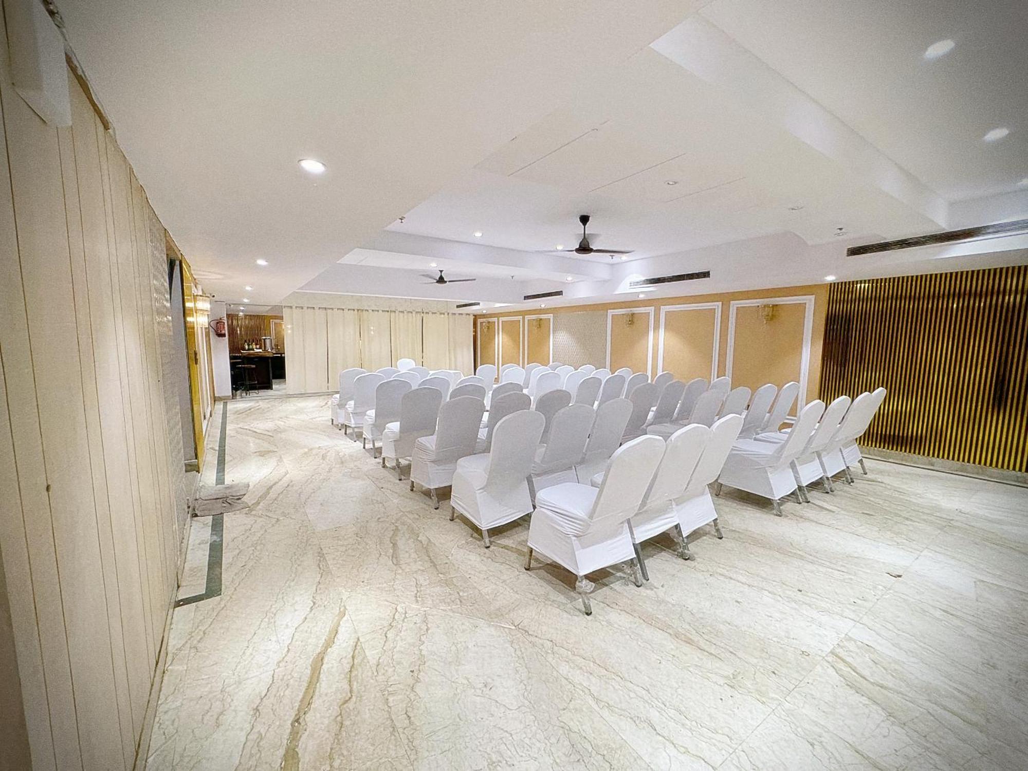 Hotel The Orion Express - East Of Kailash Nova Deli