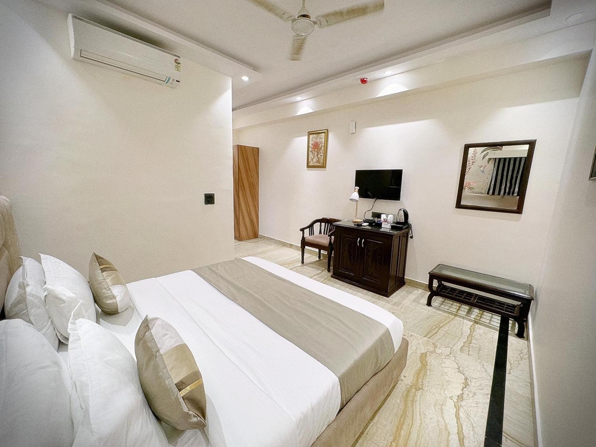 Hotel The Orion Express - East Of Kailash