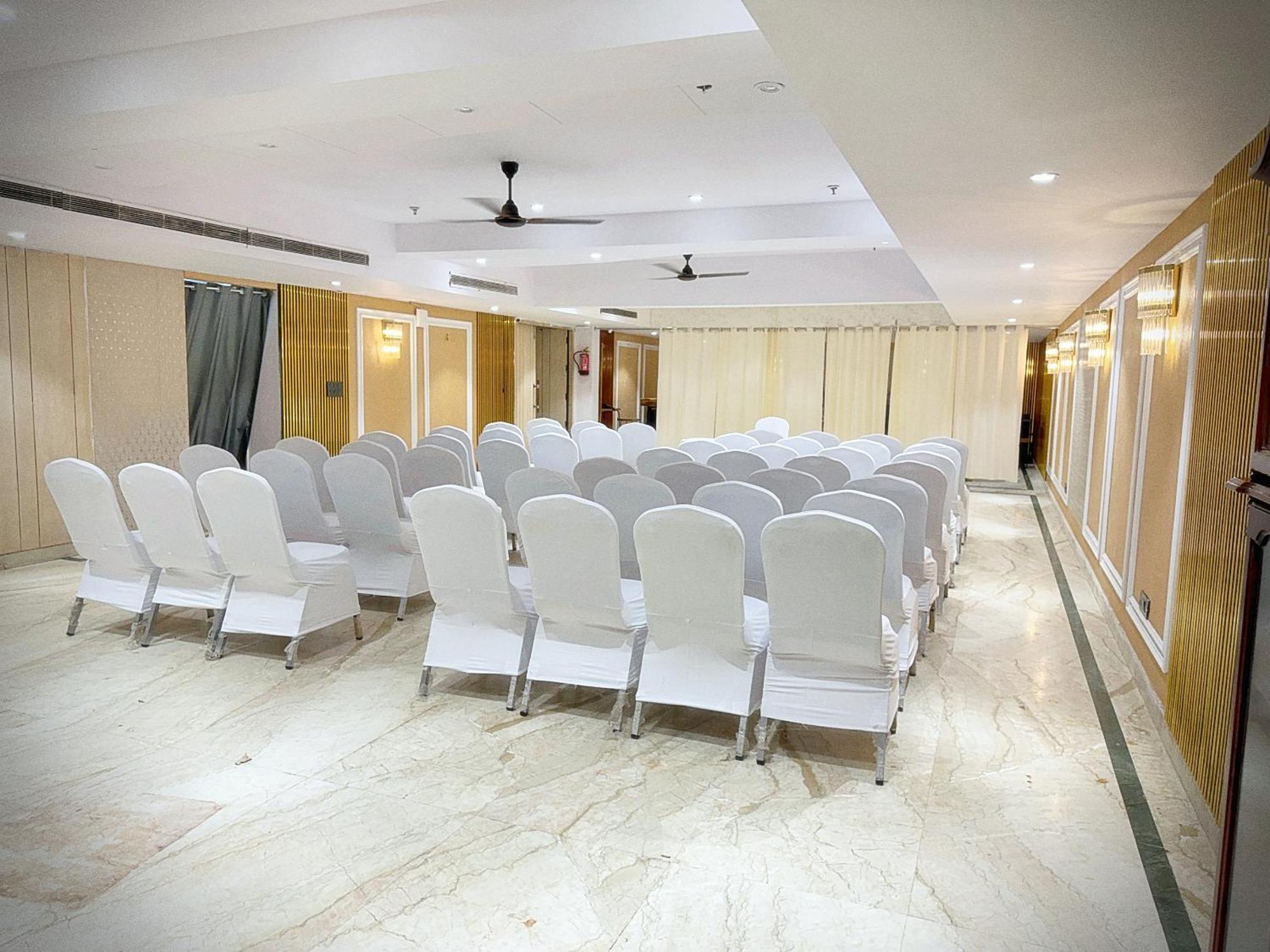 Hotel The Orion Express - East Of Kailash Nova Deli