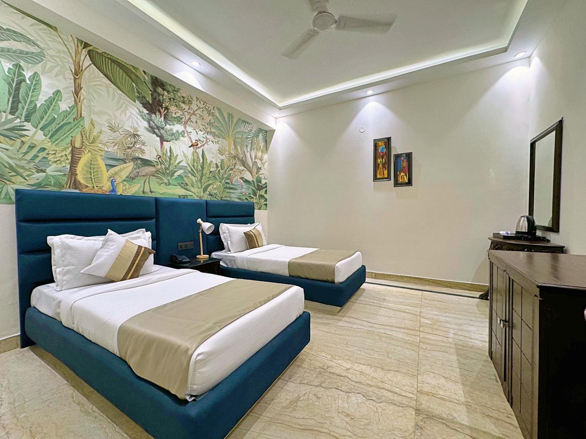 Hotel The Orion Express - East Of Kailash 3*