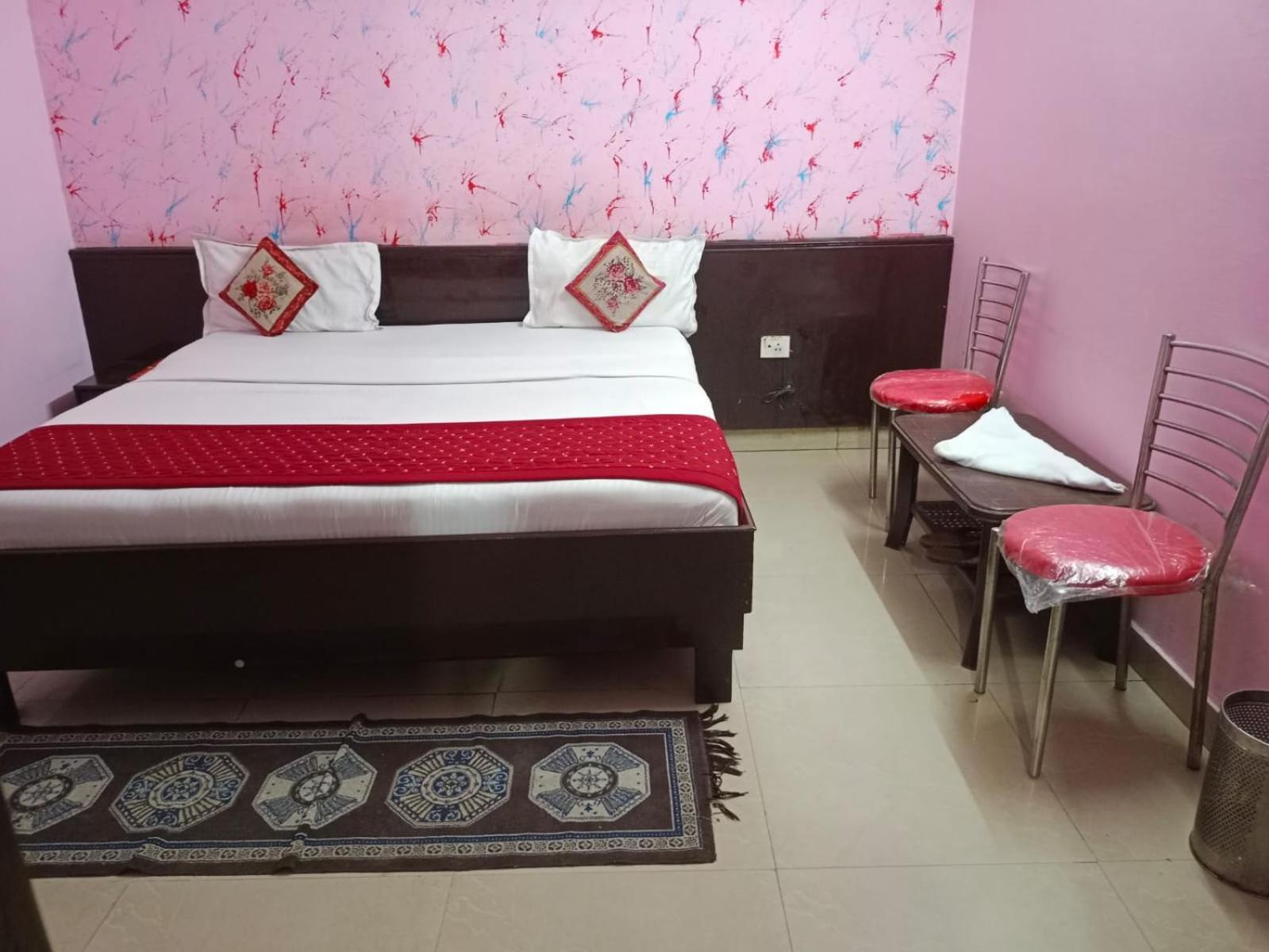 Airport Pariksheet Hotel 2*