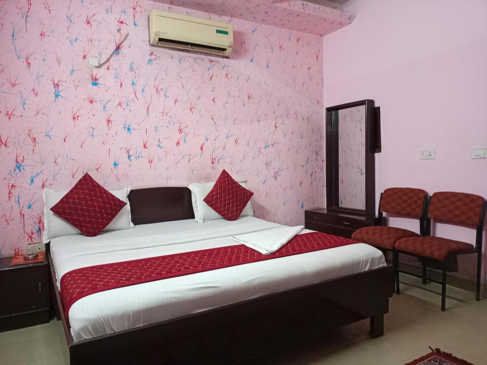 Airport Pariksheet Hotel 2*