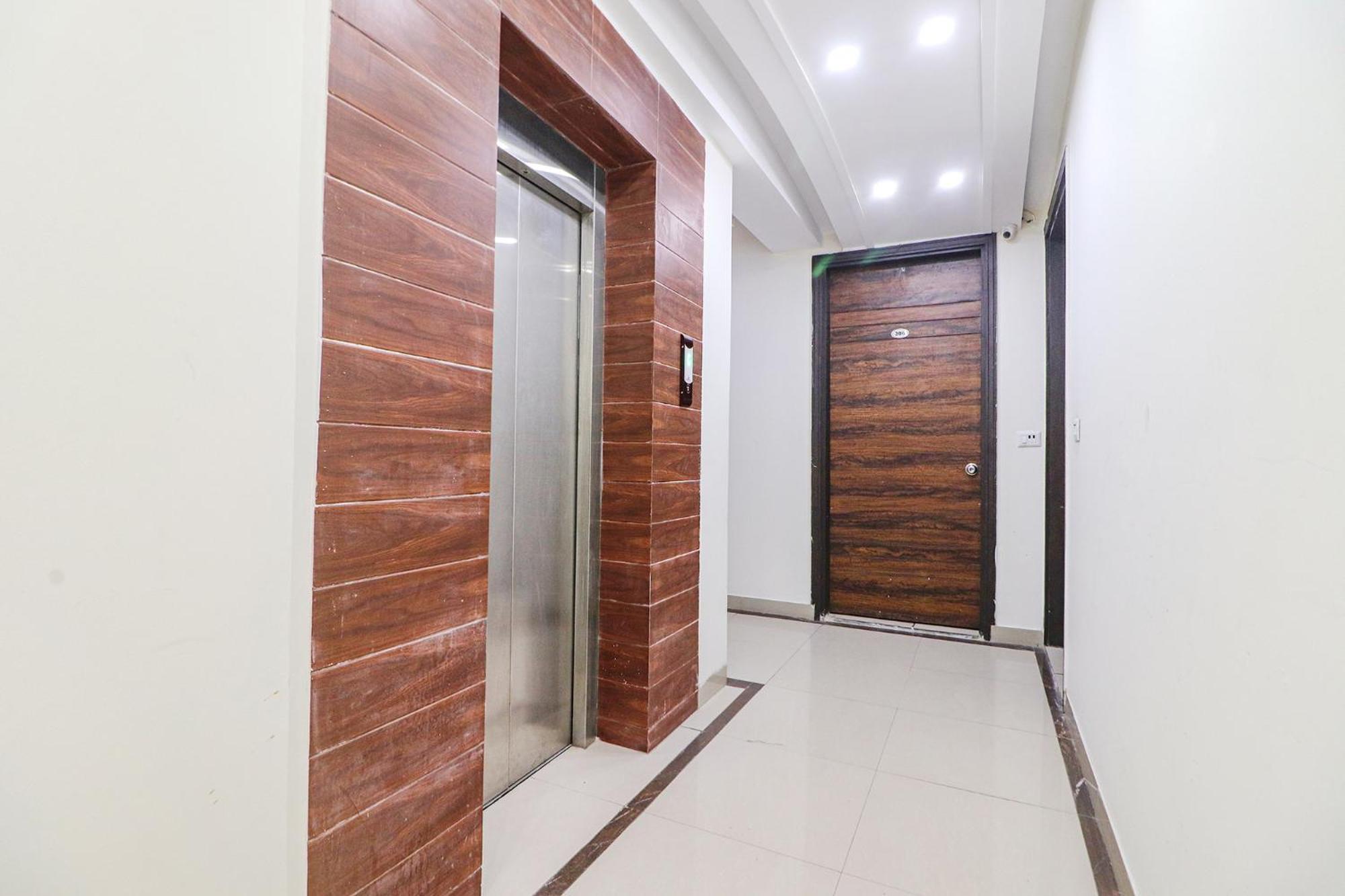 Fabhotel Kingdom Near Igi Airport 3*