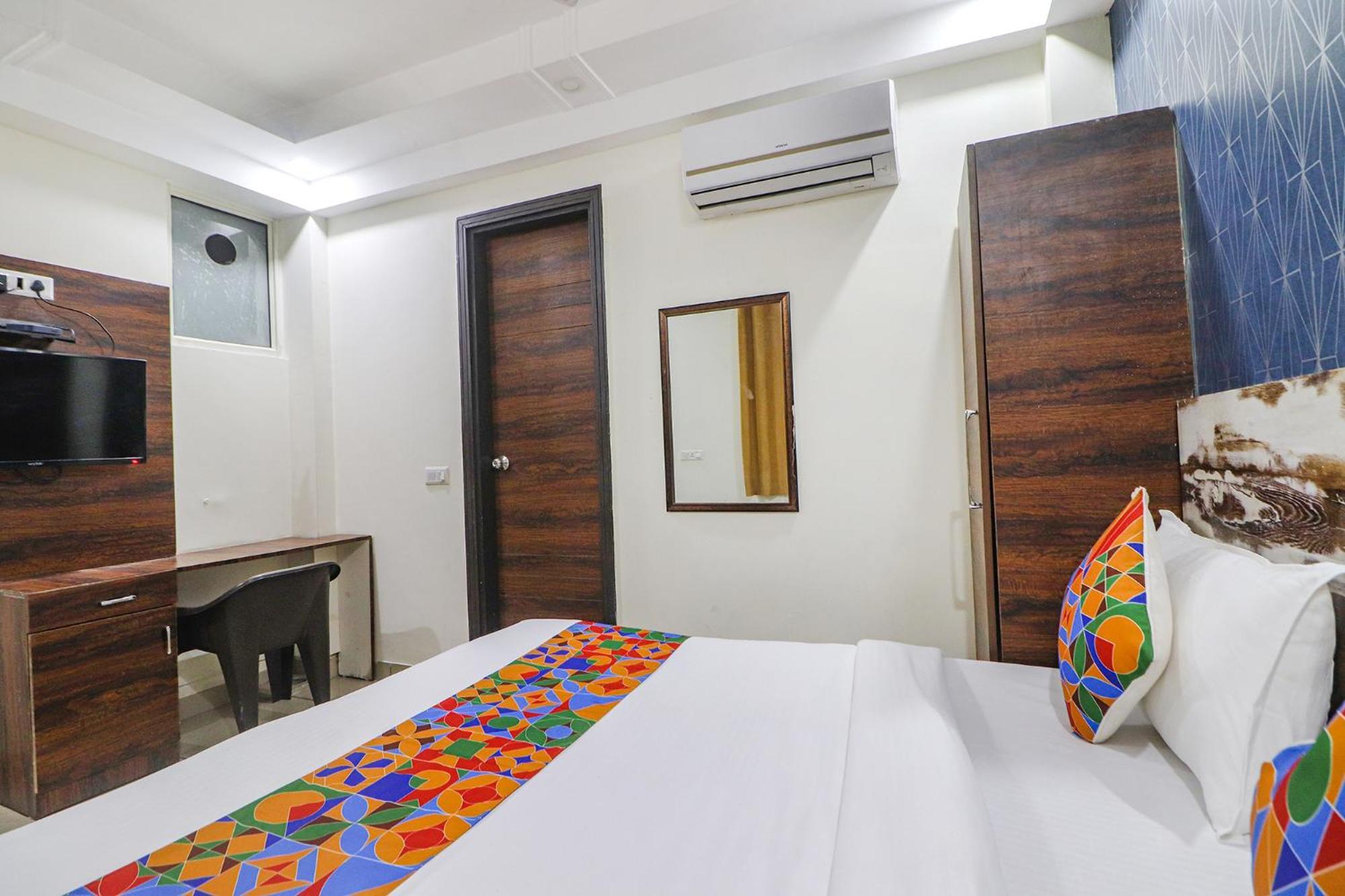 Fabhotel Kingdom Near Igi Airport Hotel