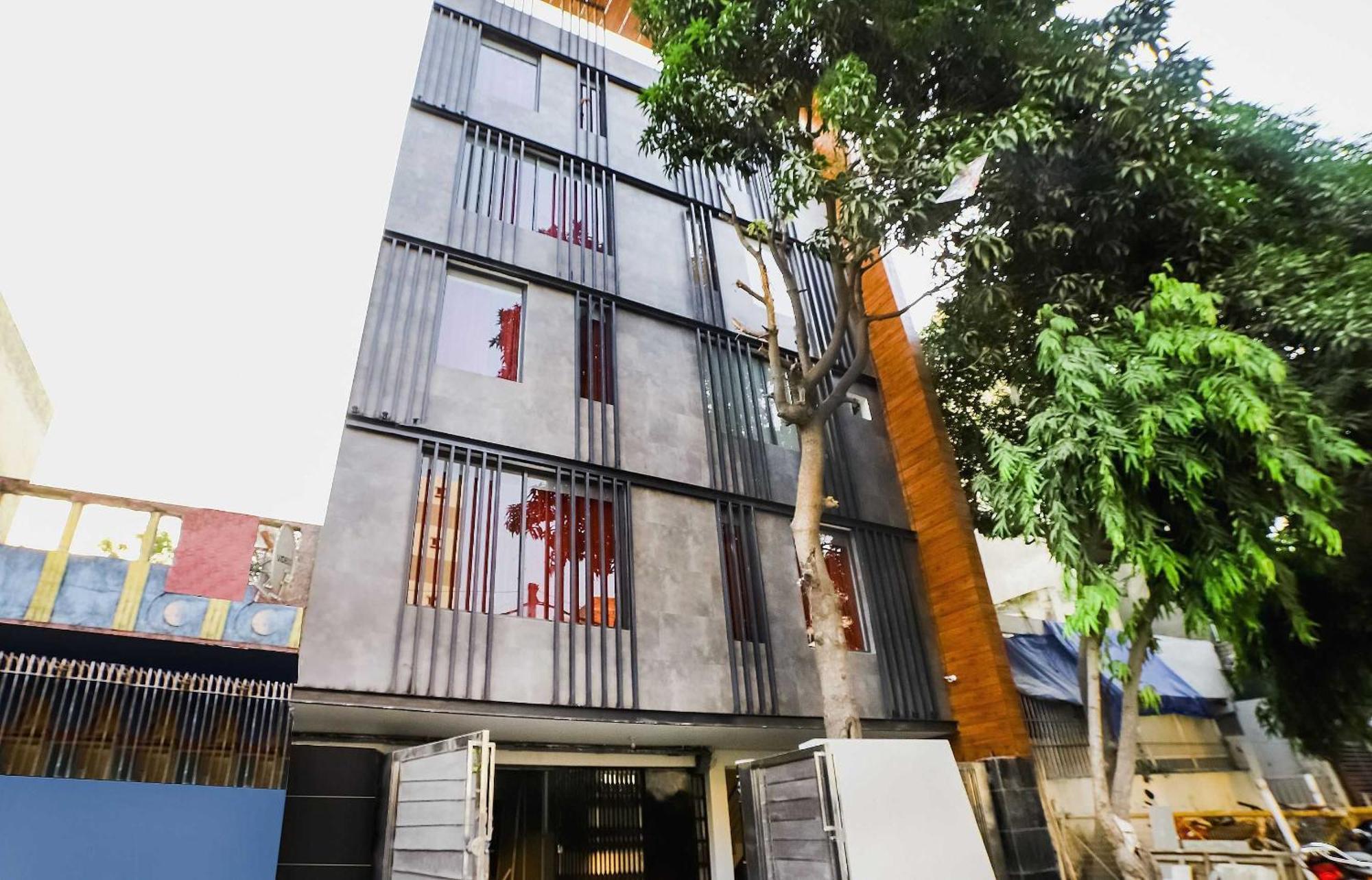 Hotel O Ashirwad Near Pitampura 4*
