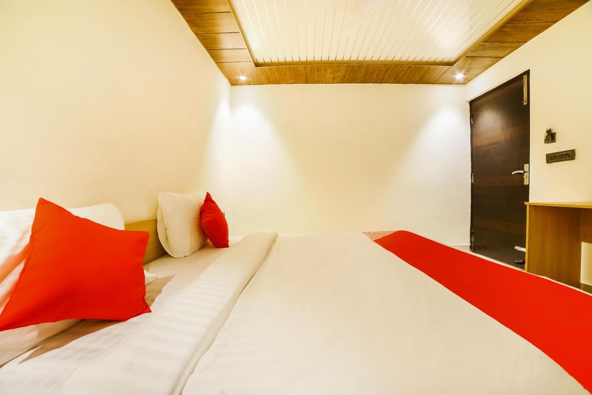 Hotel O Ashirwad Near Pitampura