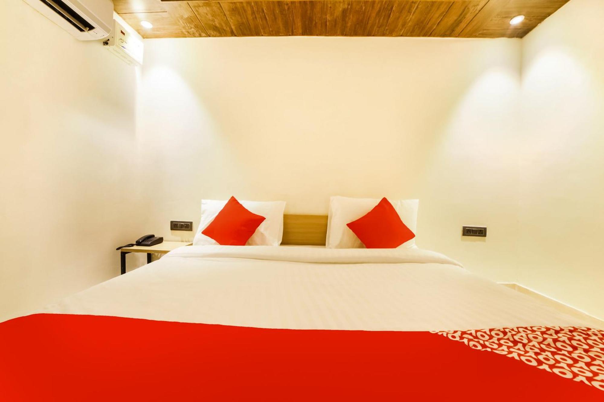 Hotel O Ashirwad Near Pitampura New Delhi