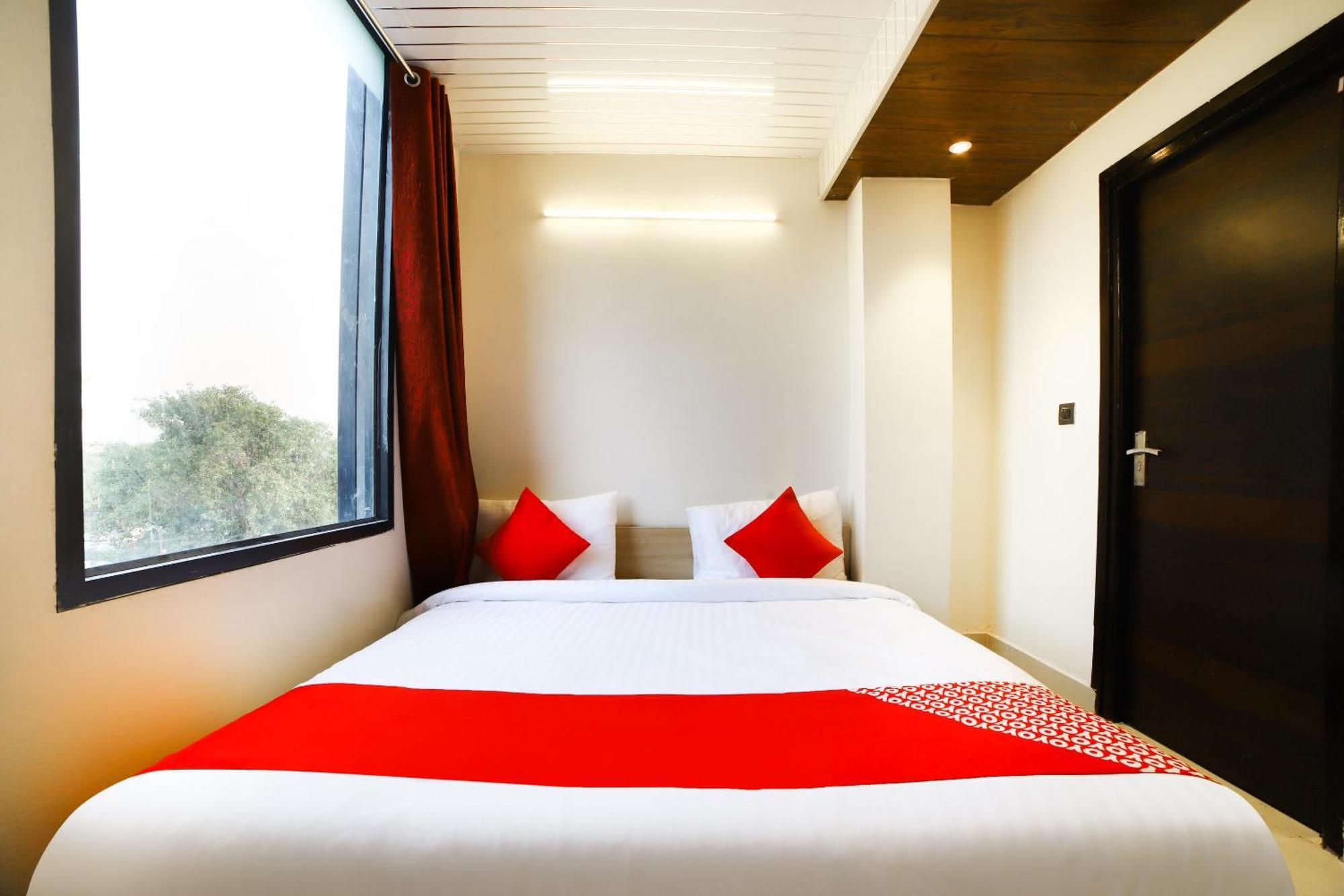 Hotel O Ashirwad Near Pitampura