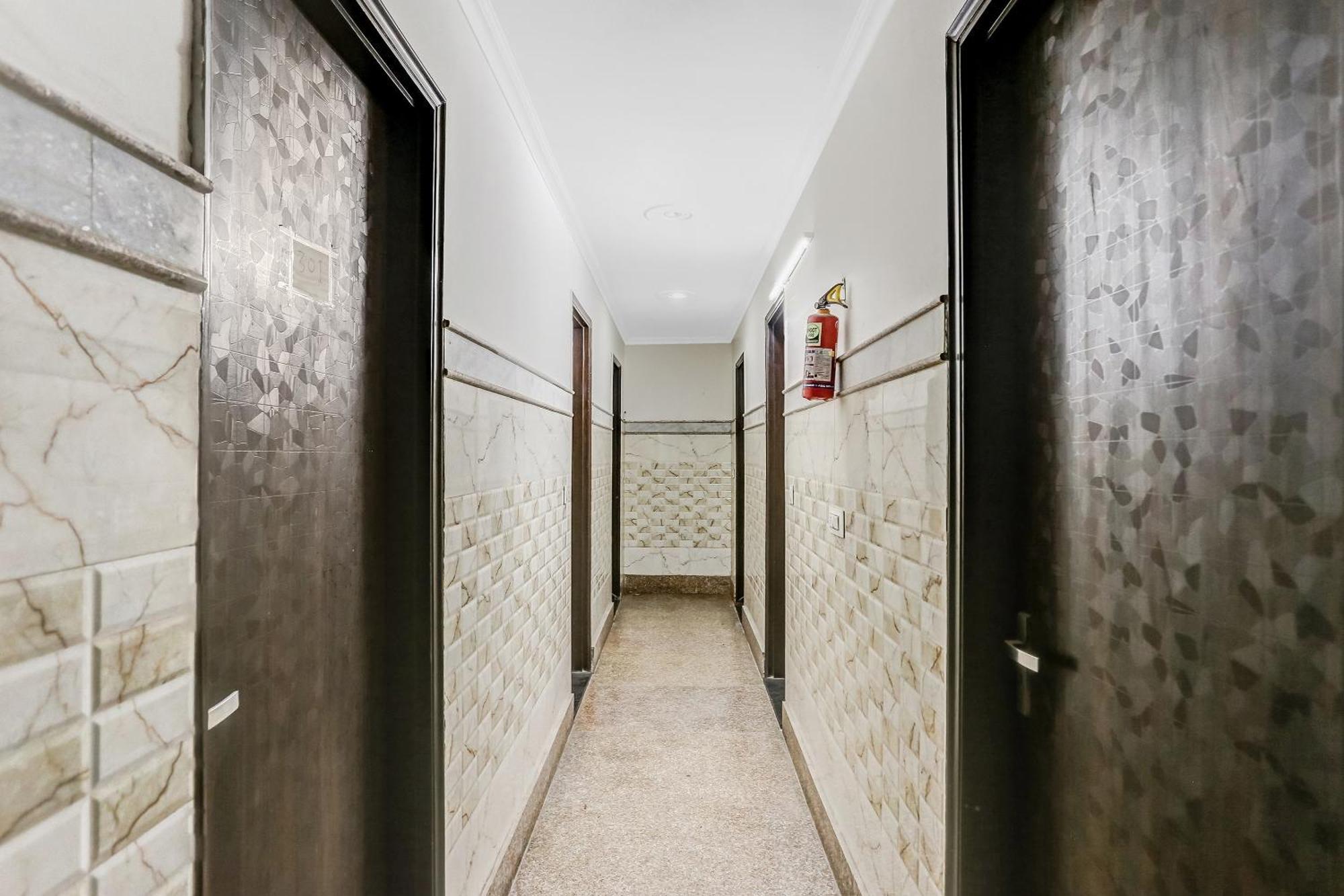 Hotel O Blue Diamond Near Jahangirpuri Metro Station 3*