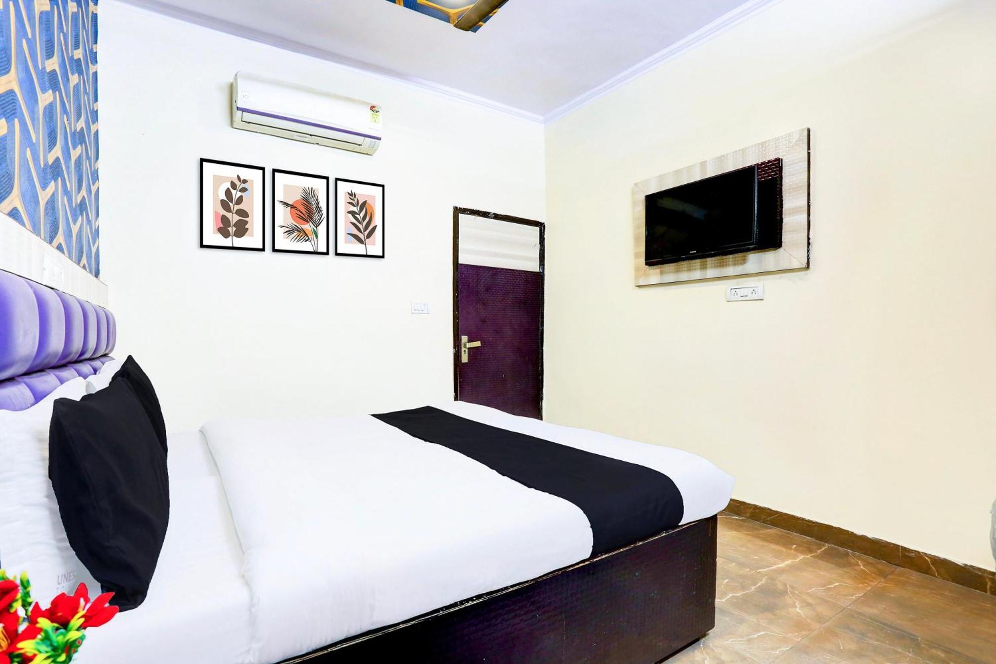 Hotel O Akash