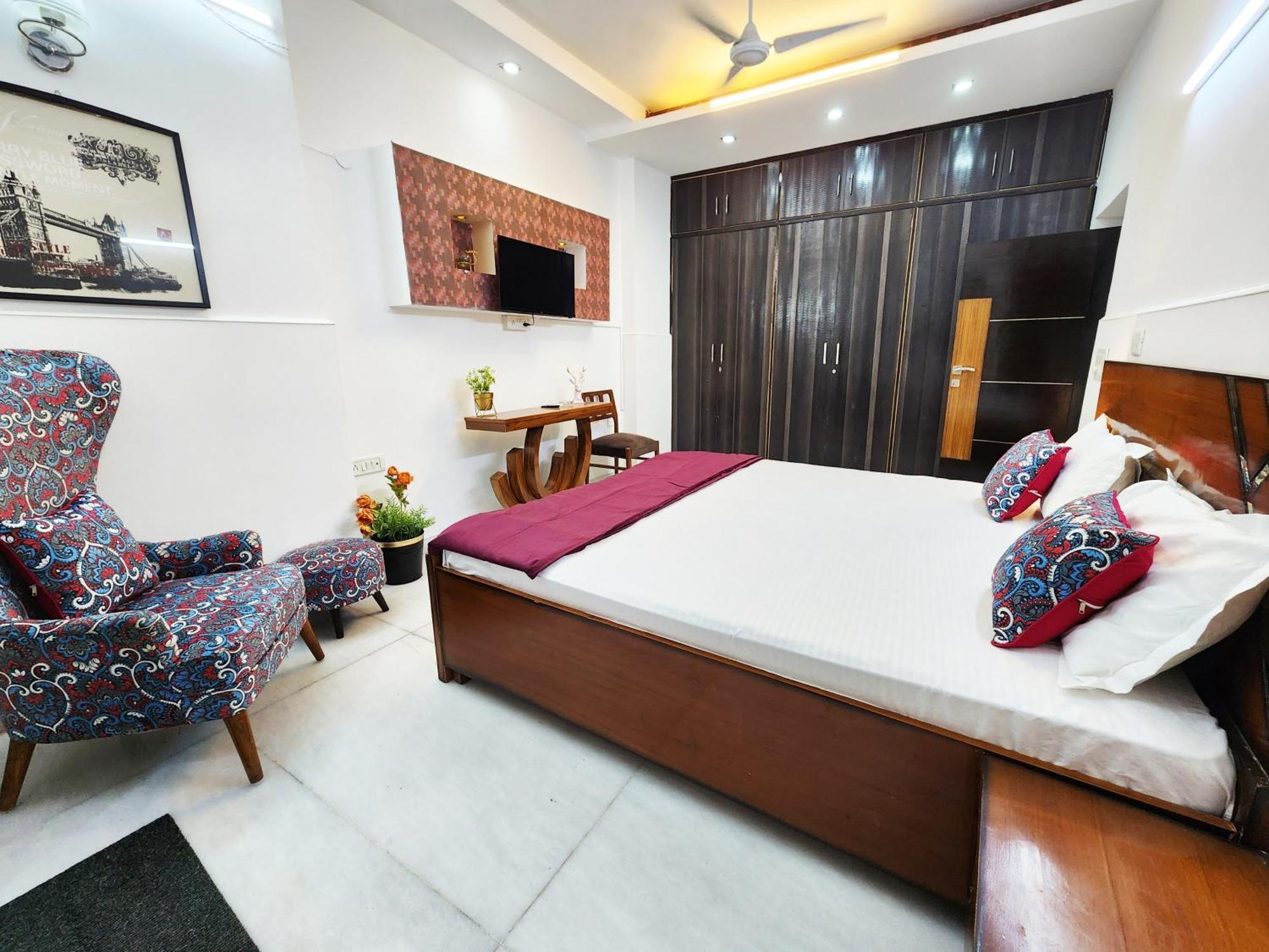 Spacious 2bhk With Big Bedrooms And Kitchen 7 * New Delhi