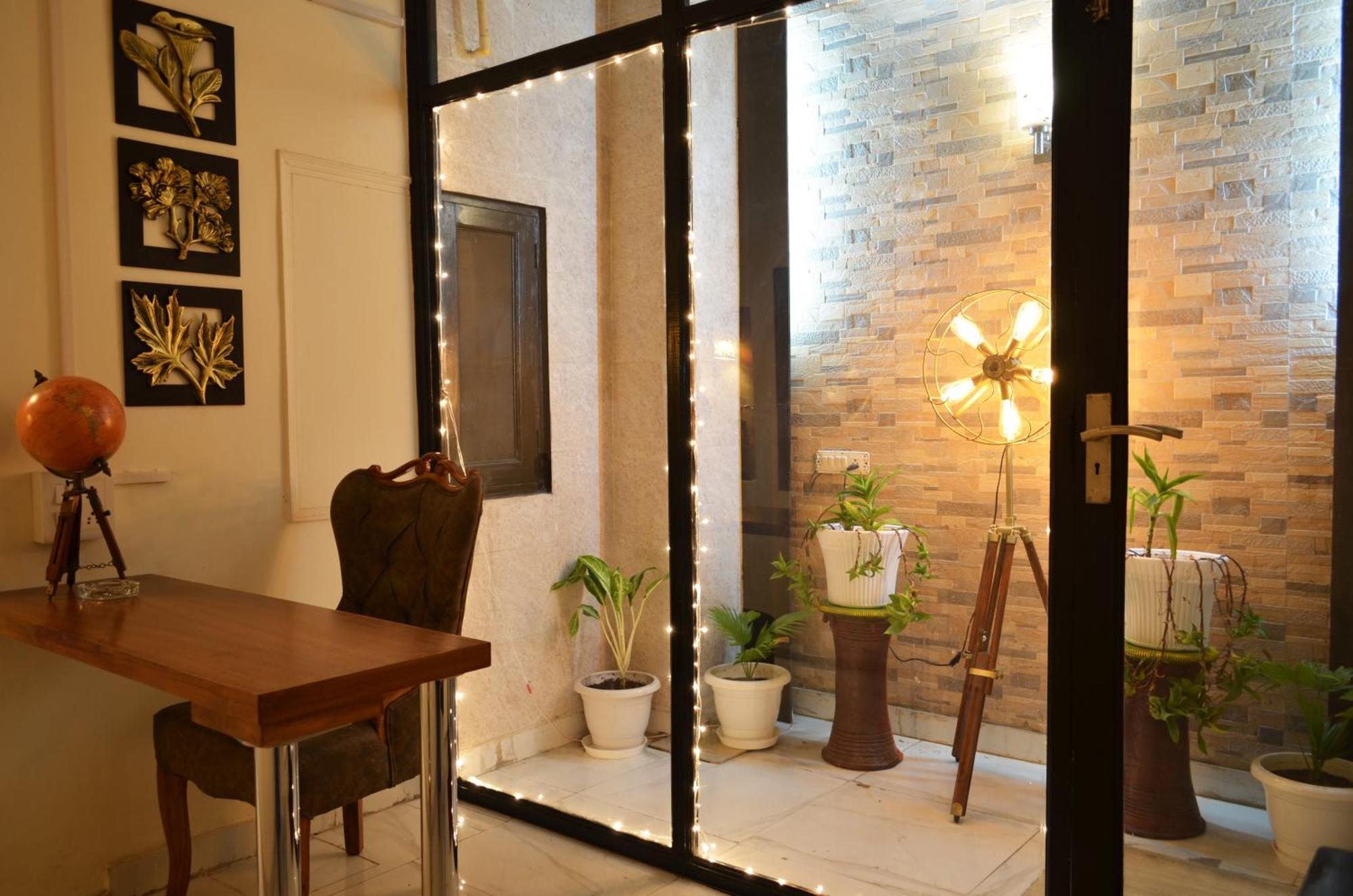 Apartment Spacious 2bhk With Big Bedrooms And Kitchen 7 New Delhi