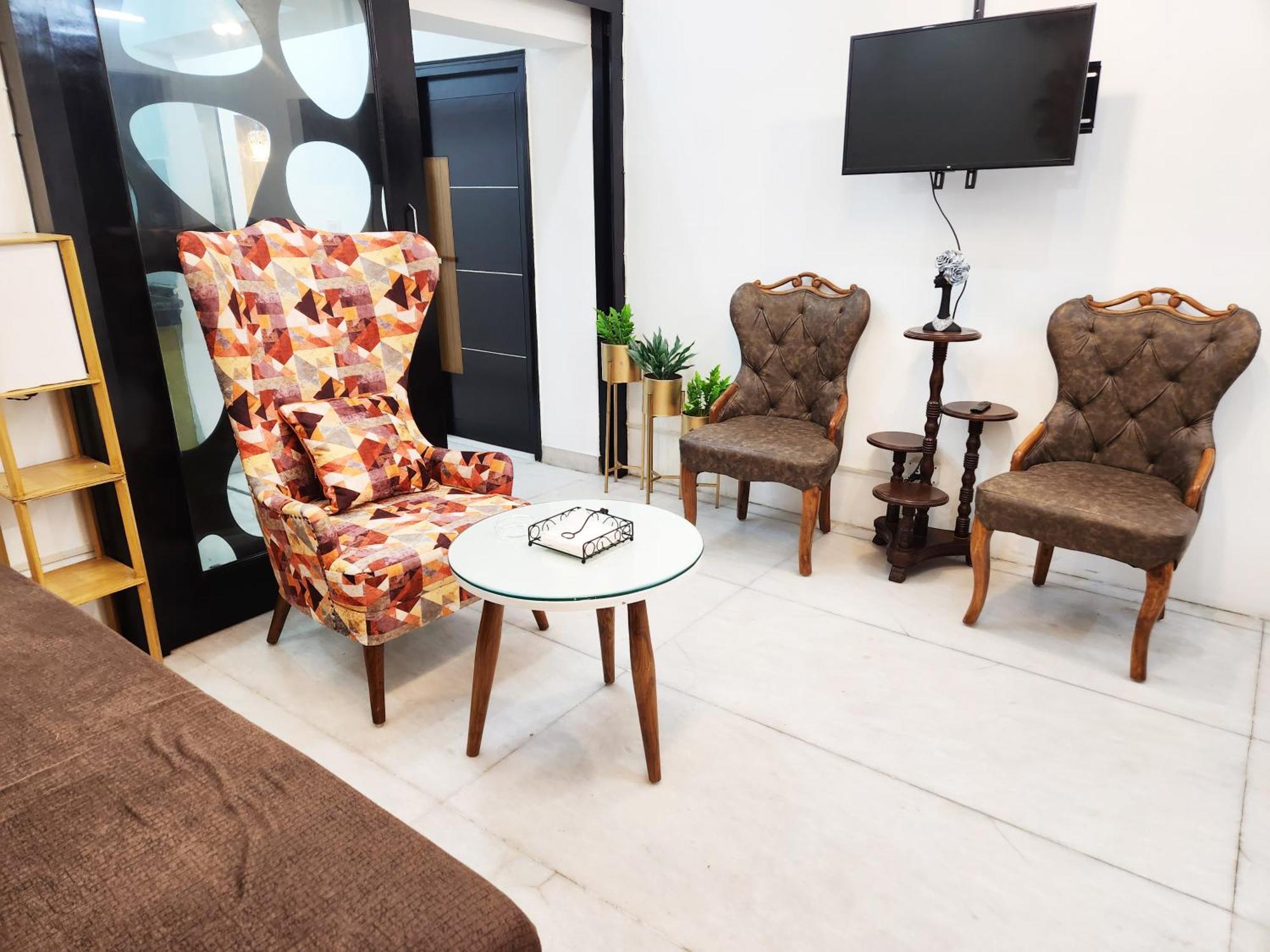 Spacious 2bhk With Big Bedrooms And Kitchen 7 Apartment