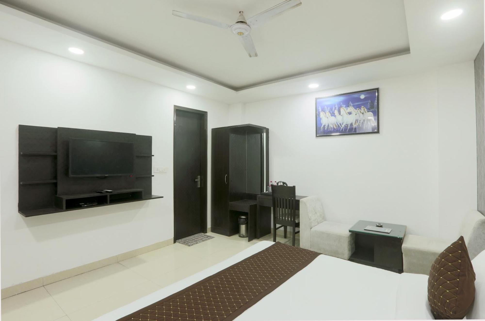 Atlantiis Near Delhi Airport Hotel