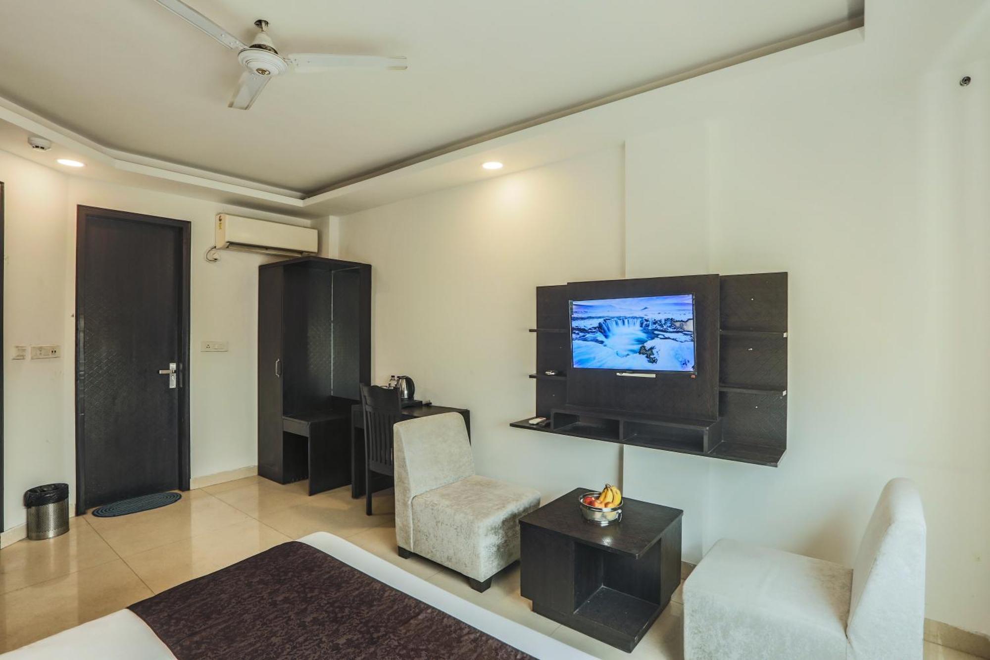 Atlantiis Near Delhi Airport 4*