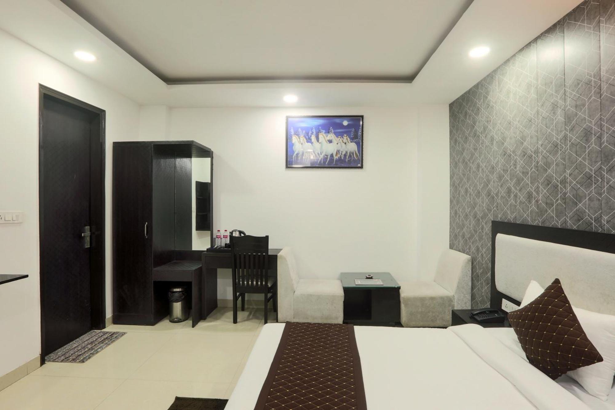 Atlantiis Near Delhi Airport Hotel 4*