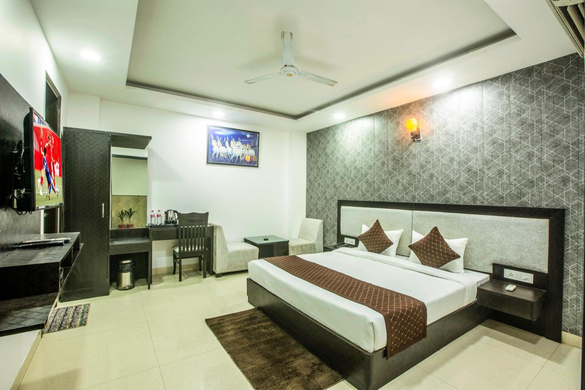 Atlantiis Near Delhi Airport 4*