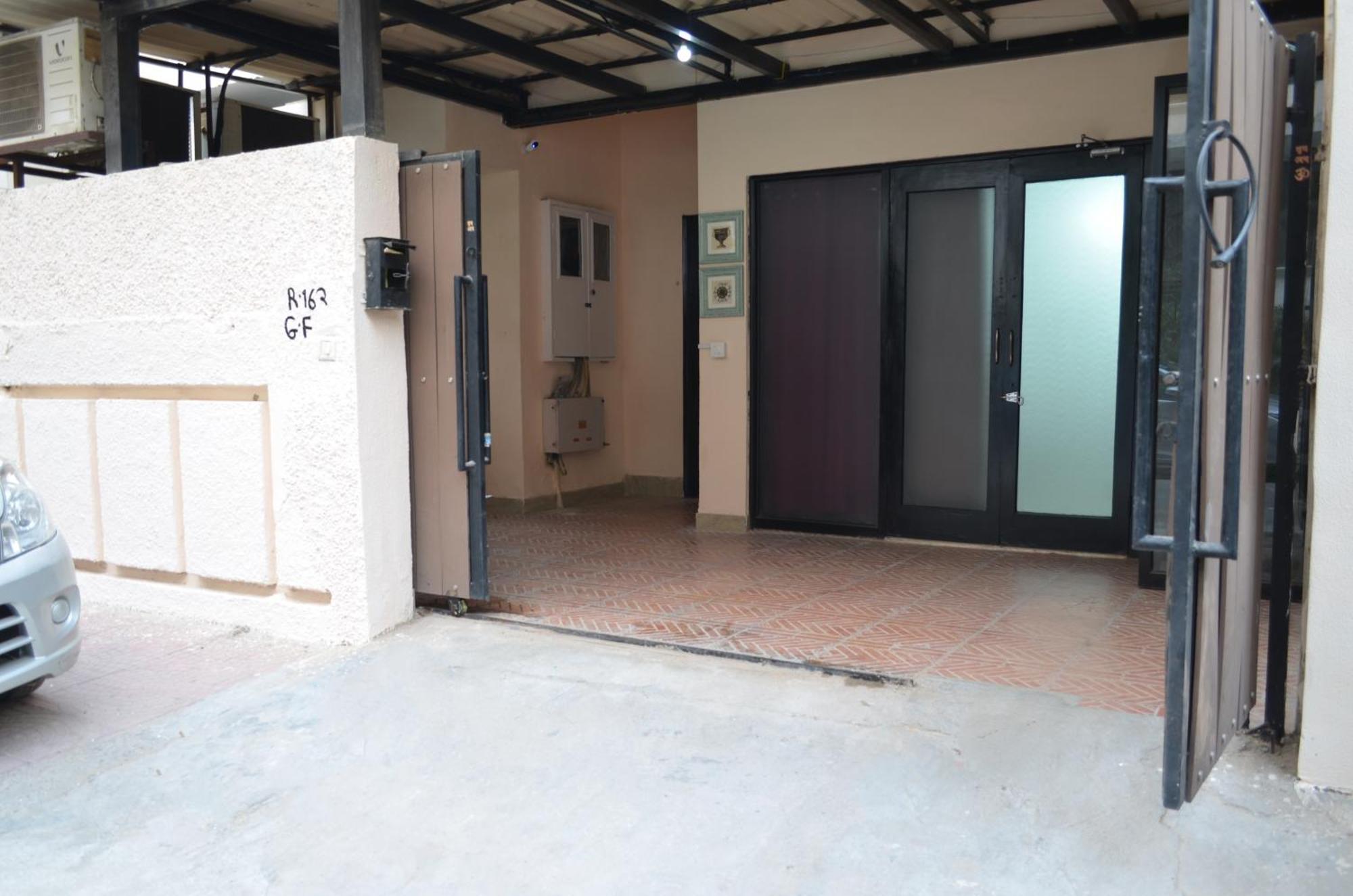 Spacious 2bhk With Big Bedrooms And Kitchen 7 Apartment *