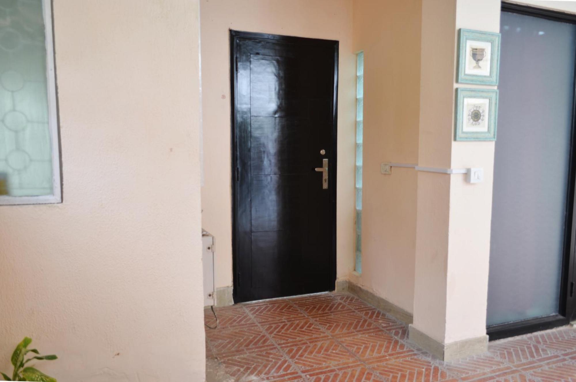 Spacious 2bhk With Big Bedrooms And Kitchen 7 Apartment New Delhi