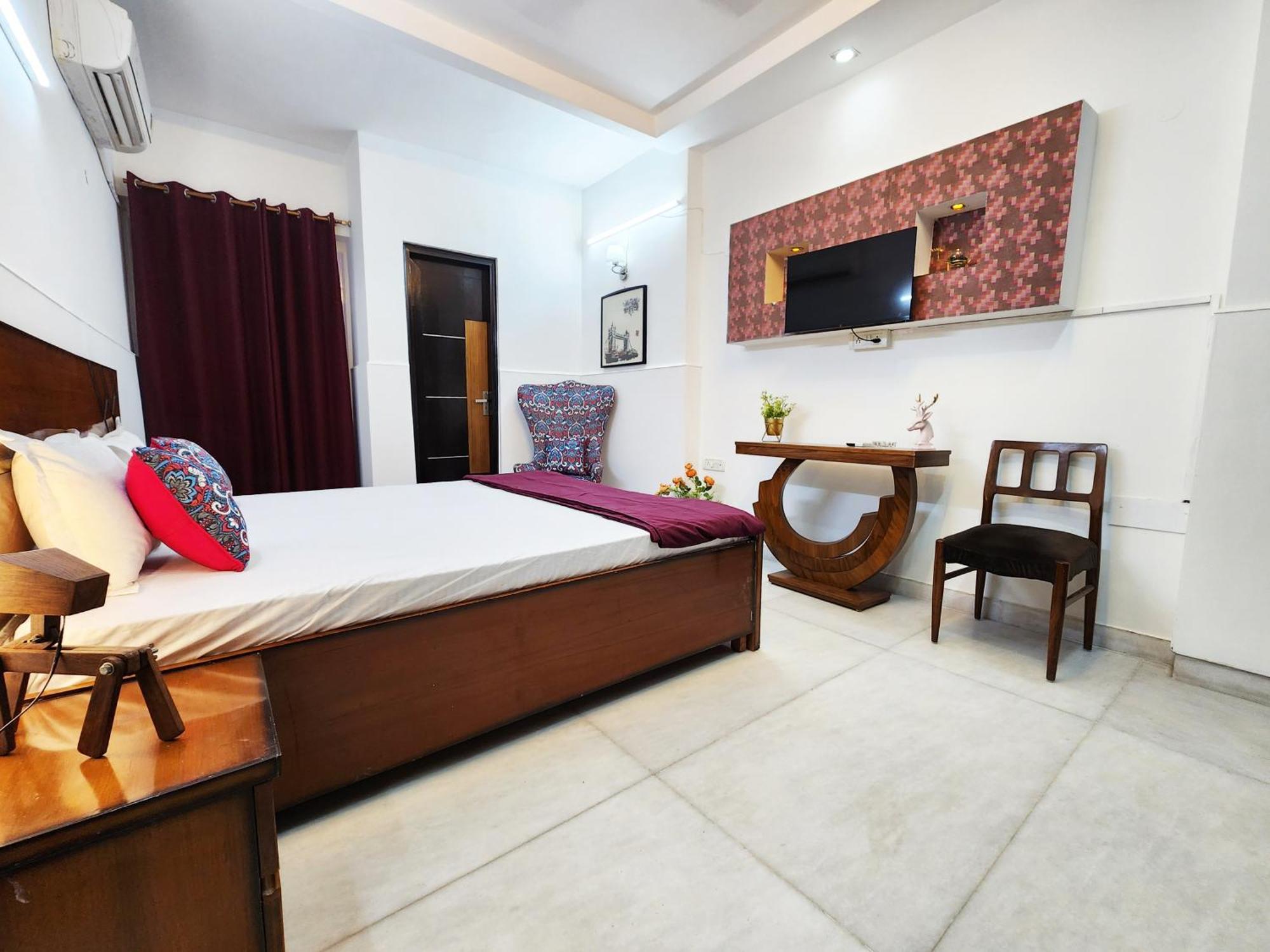 Apartment Spacious 2bhk With Big Bedrooms And Kitchen 7 New Delhi