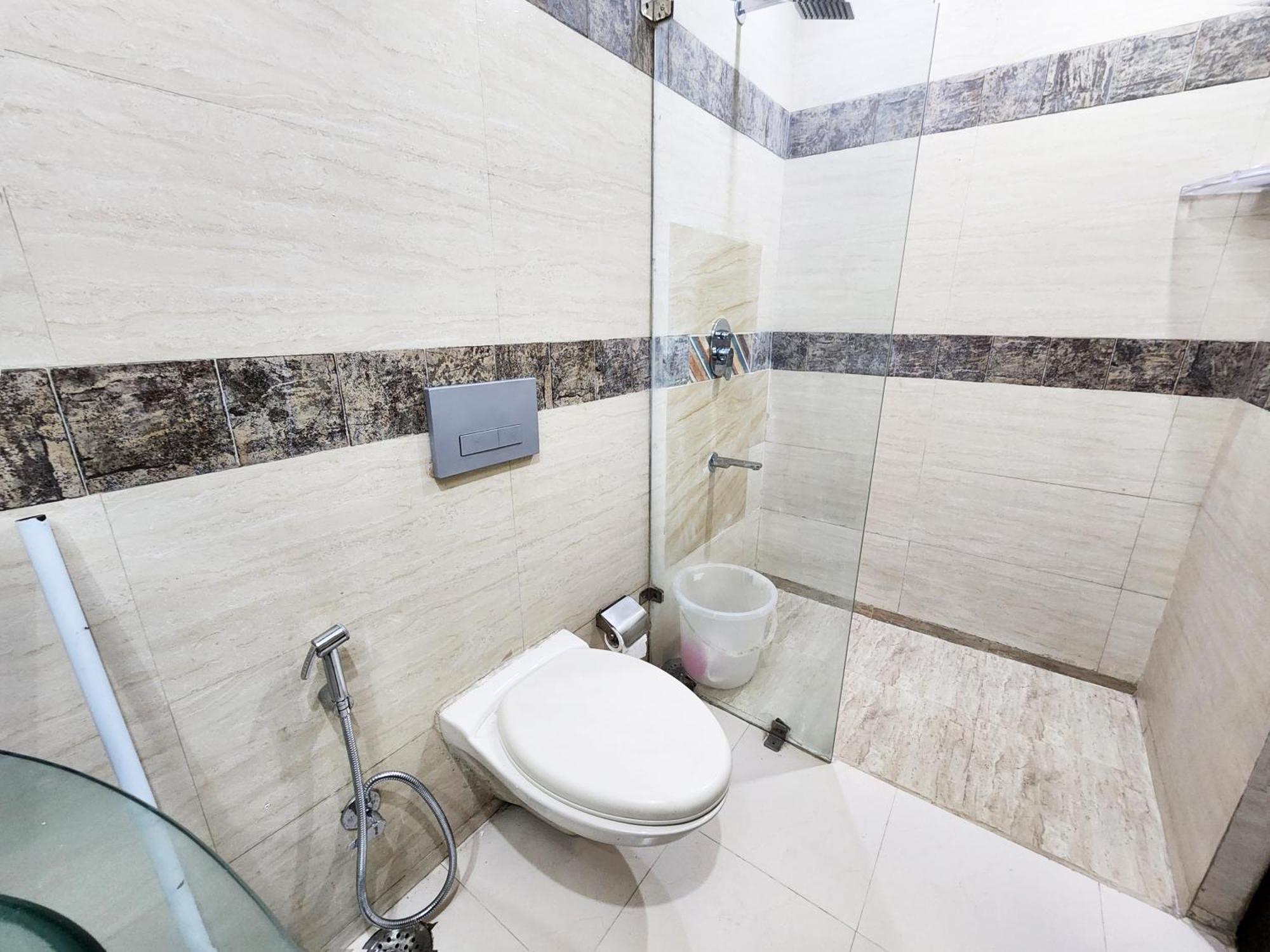Apartment Spacious 2bhk With Big Bedrooms And Kitchen 7 *