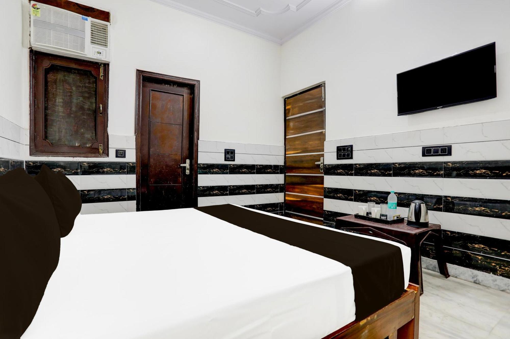 Hotel O Kanha Palace