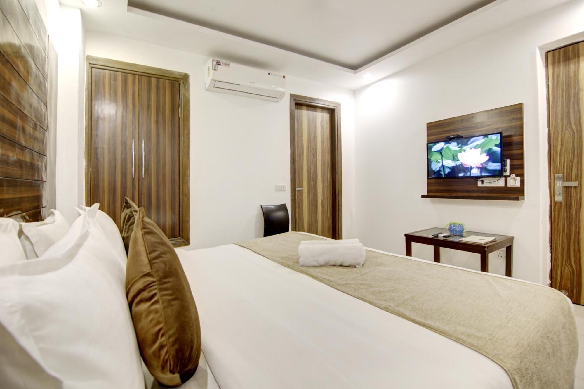 Chanakya Hotel 4*