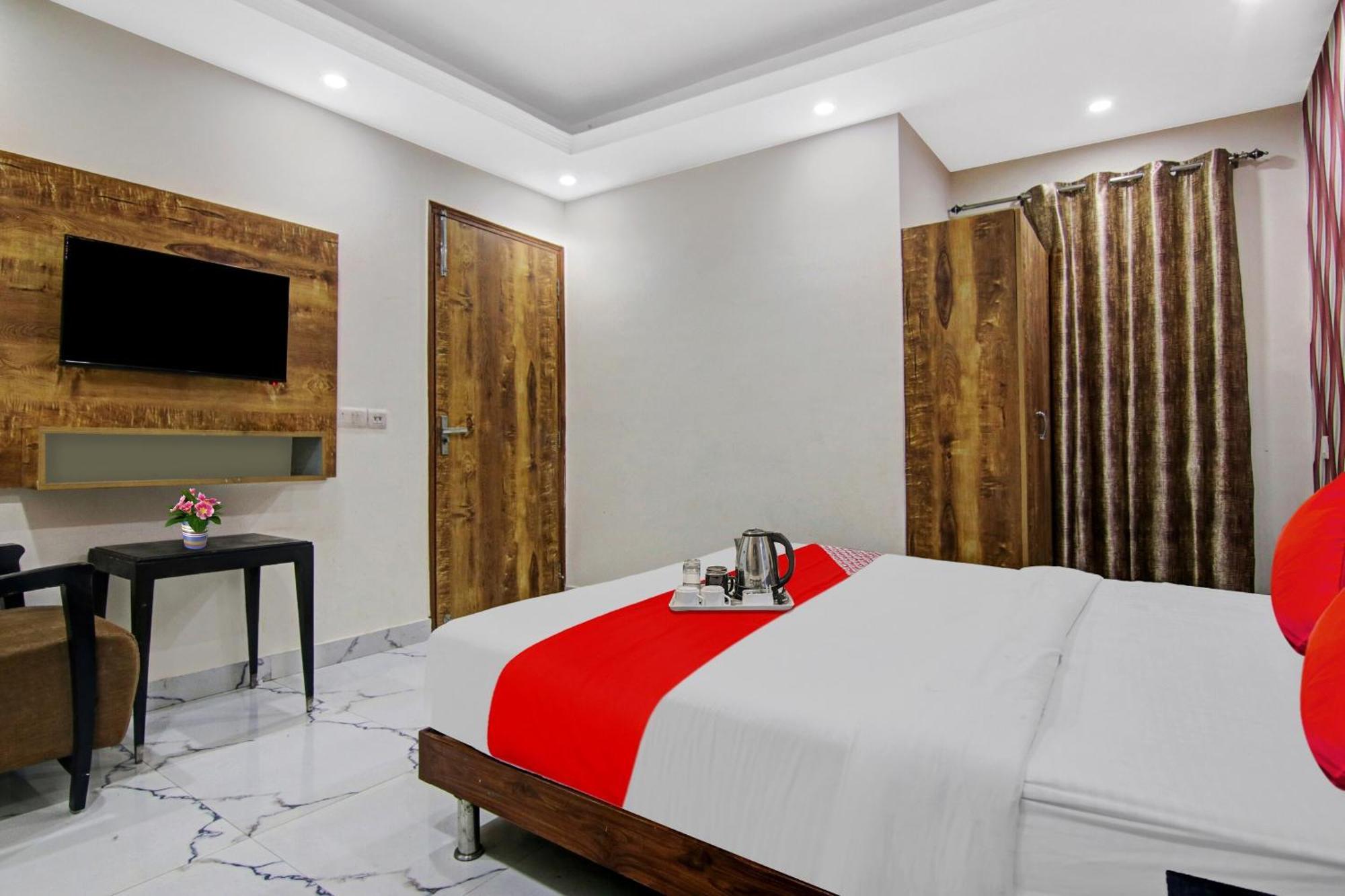 O Airport Gross 3* New Delhi