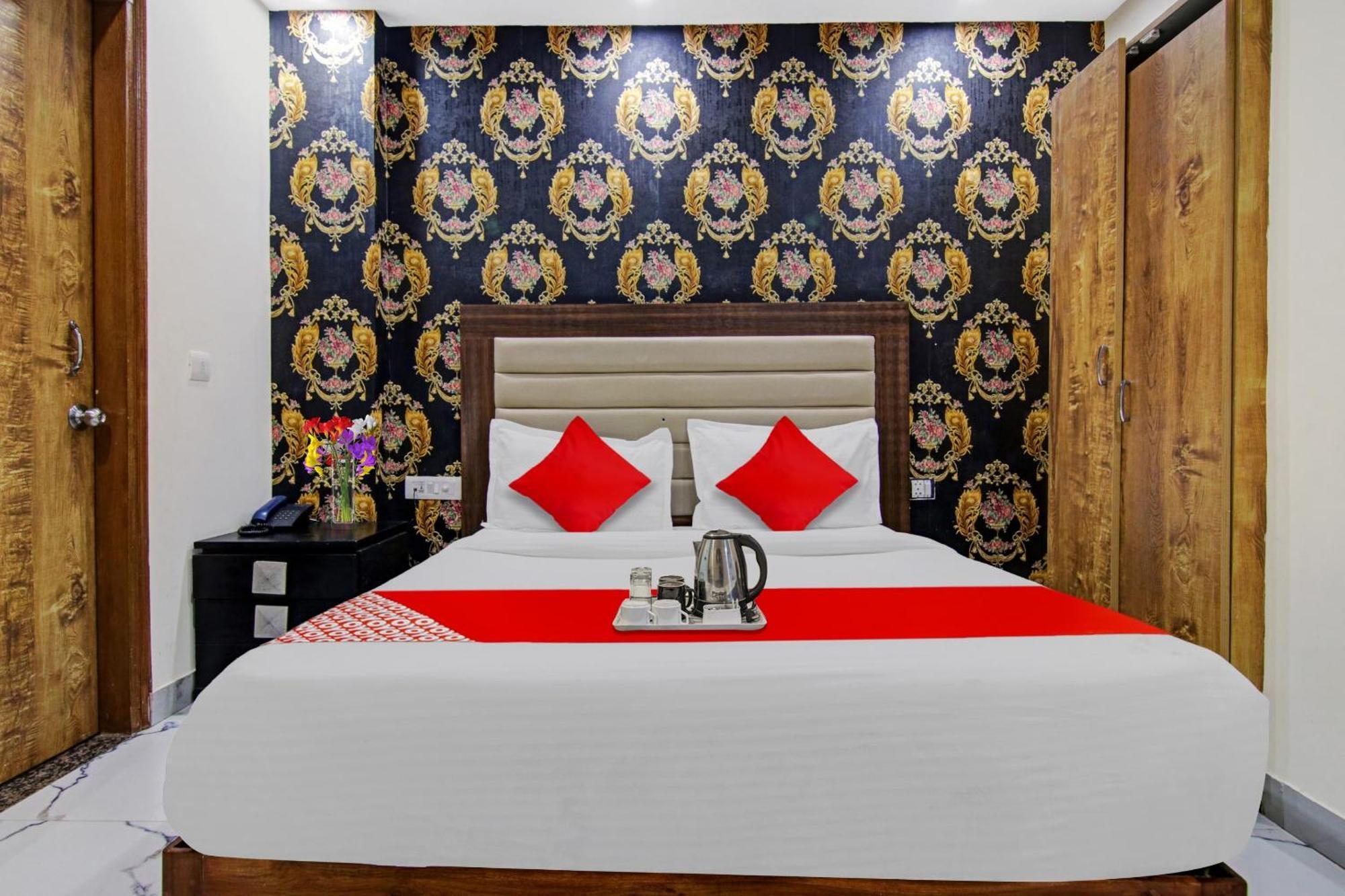 Hotel O Airport Gross New Delhi