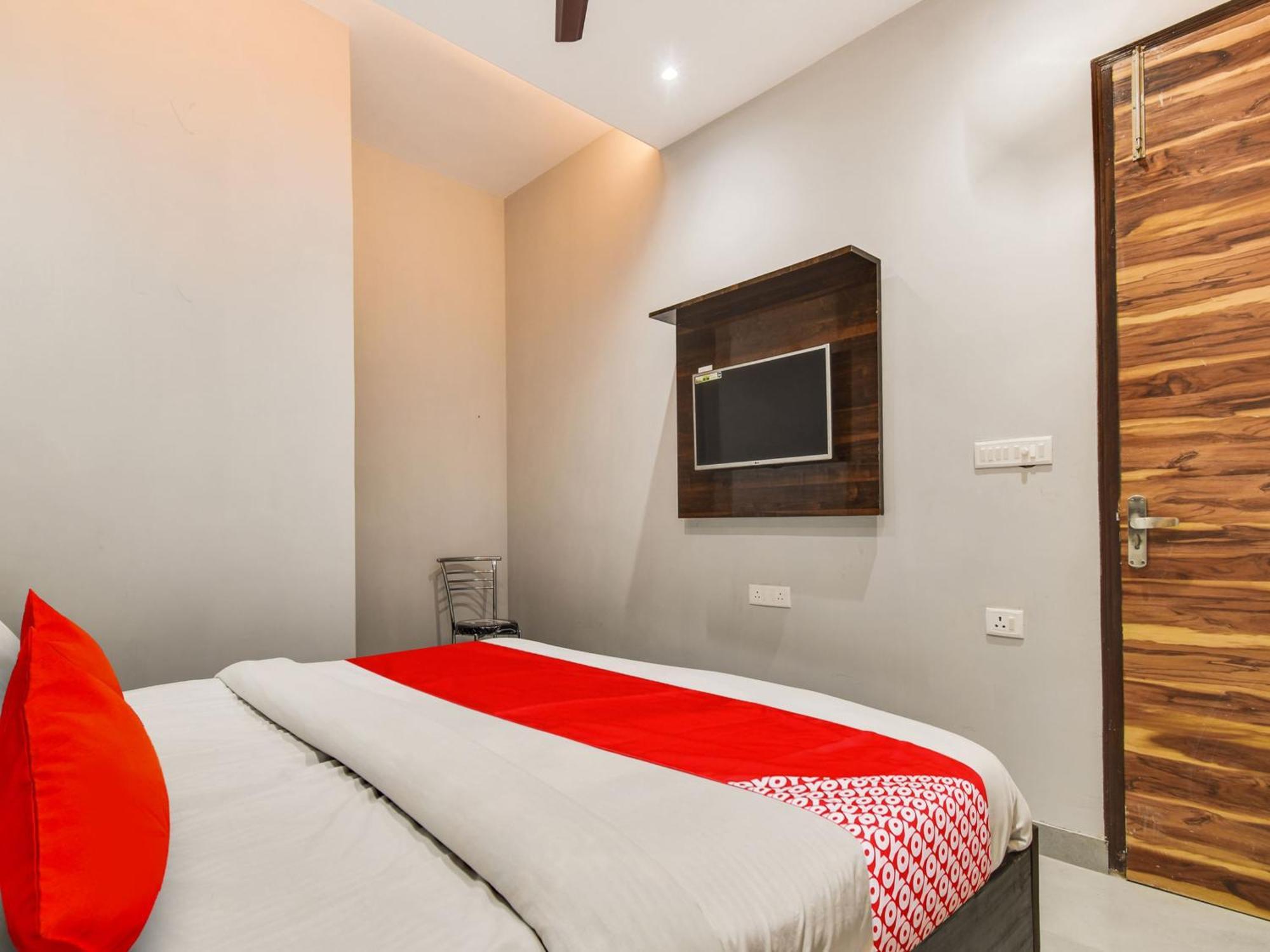 Hotel O Iris Lite