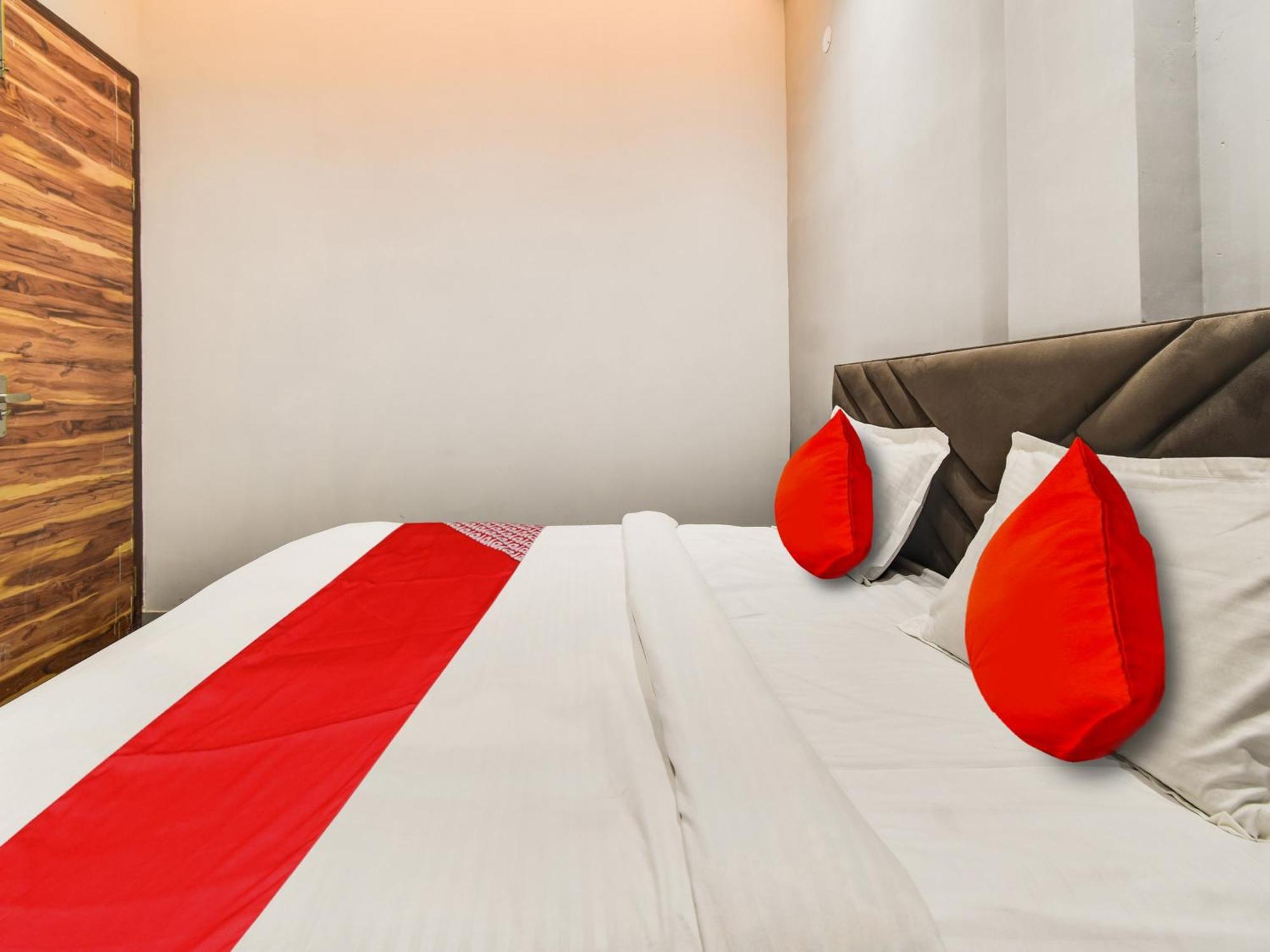 O Iris Lite Hotel New Delhi
